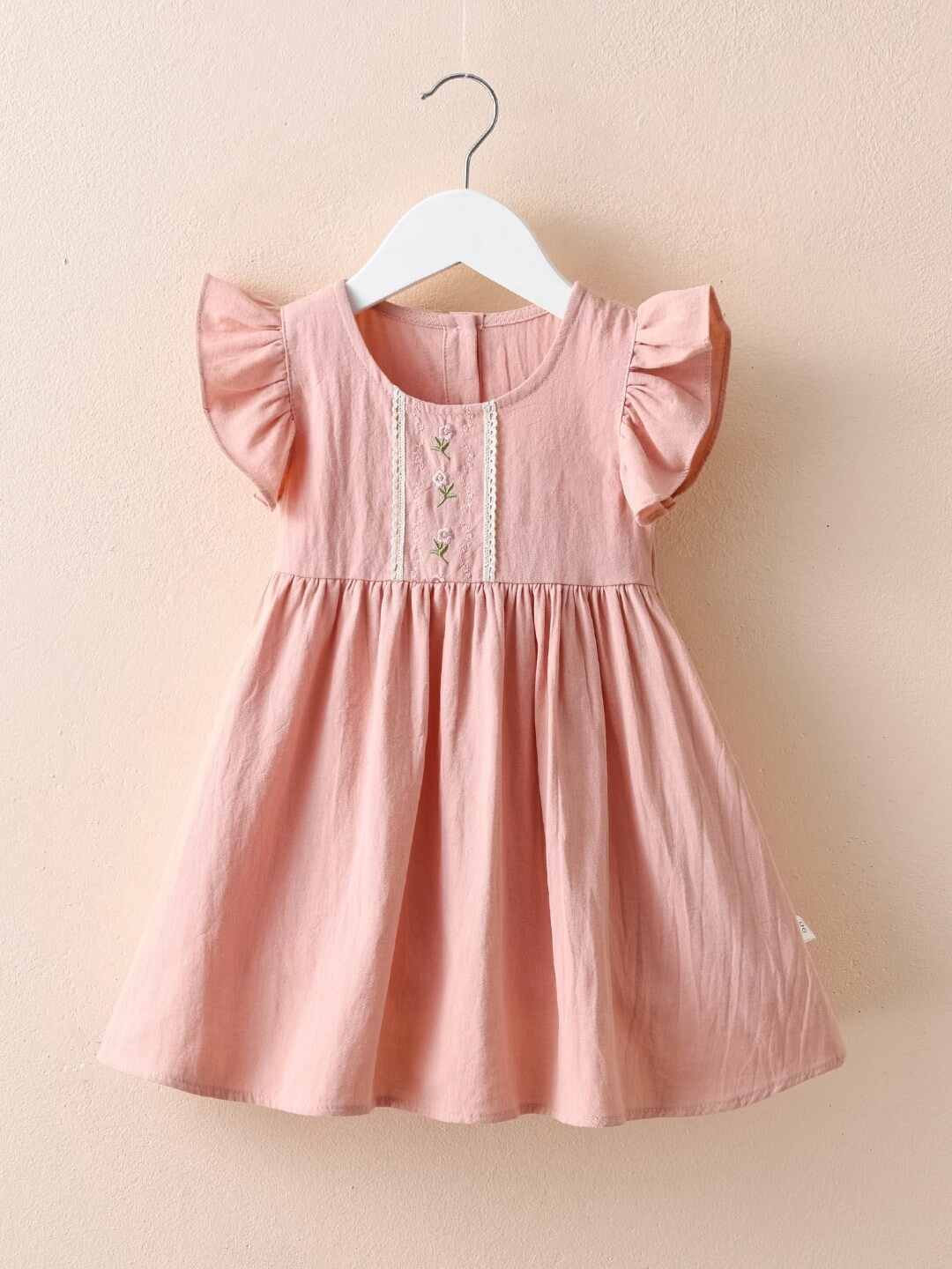 StyleCast Pink Girls Floral Embroidered Pure Cotton Flutter Sleeves Fit & Flare Dress
StyleCast Pink Girls Floral Embroidered Pure Cotton Flutter Sleeves Fit & Flare Dress