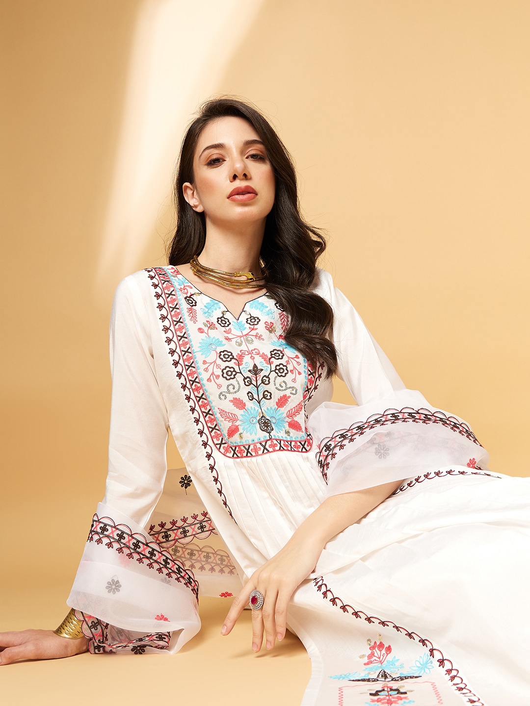 all about you Floral Embroidered A-Line Pleated Sequinned Kurta With Trousers & Dupatta, Off white
all about you Floral Embroidered A-Line Pleated Sequinned Kurta With Trousers & Dupatta, Off white