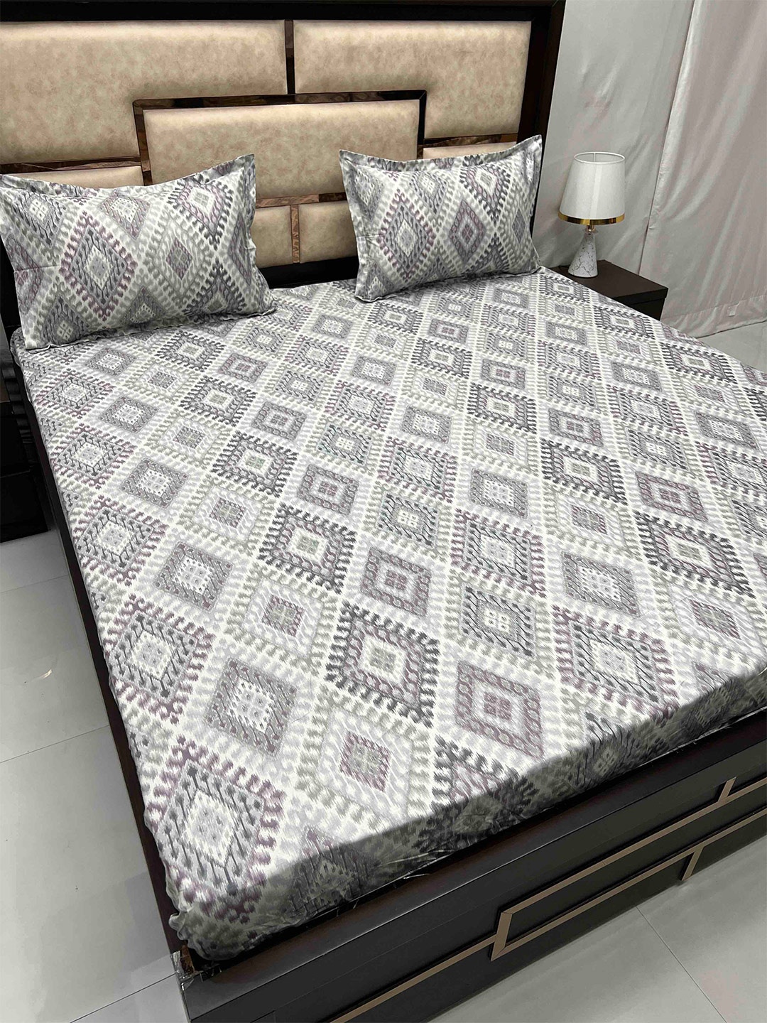 Pure Decor Royal Velar Grey Geometric Cotton 300 TC Super King Bedsheet & Pillow Covers
Pure Decor Royal Velar Grey Geometric Cotton 300 TC Super King Bedsheet & Pillow Covers