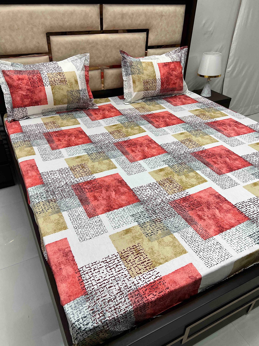 Pure Decor Royal Velar White & Red Abstract Cotton 300 TC King Bedsheet with Pillow Covers
Pure Decor Royal Velar White & Red Abstract Cotton 300 TC King Bedsheet with Pillow Covers