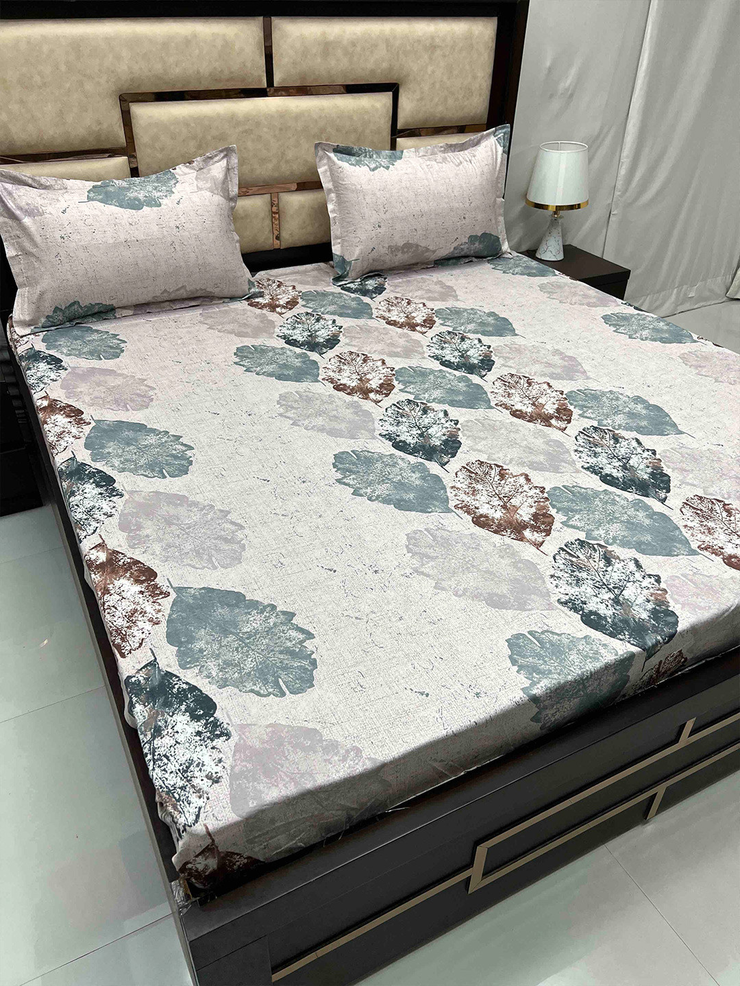 Pure Decor Beige Floral Pure Cotton 240 TC Fitted Super King Bedsheet with 2 Pillow Covers
Pure Decor Beige Floral Pure Cotton 240 TC Fitted Super King Bedsheet with 2 Pillow Covers