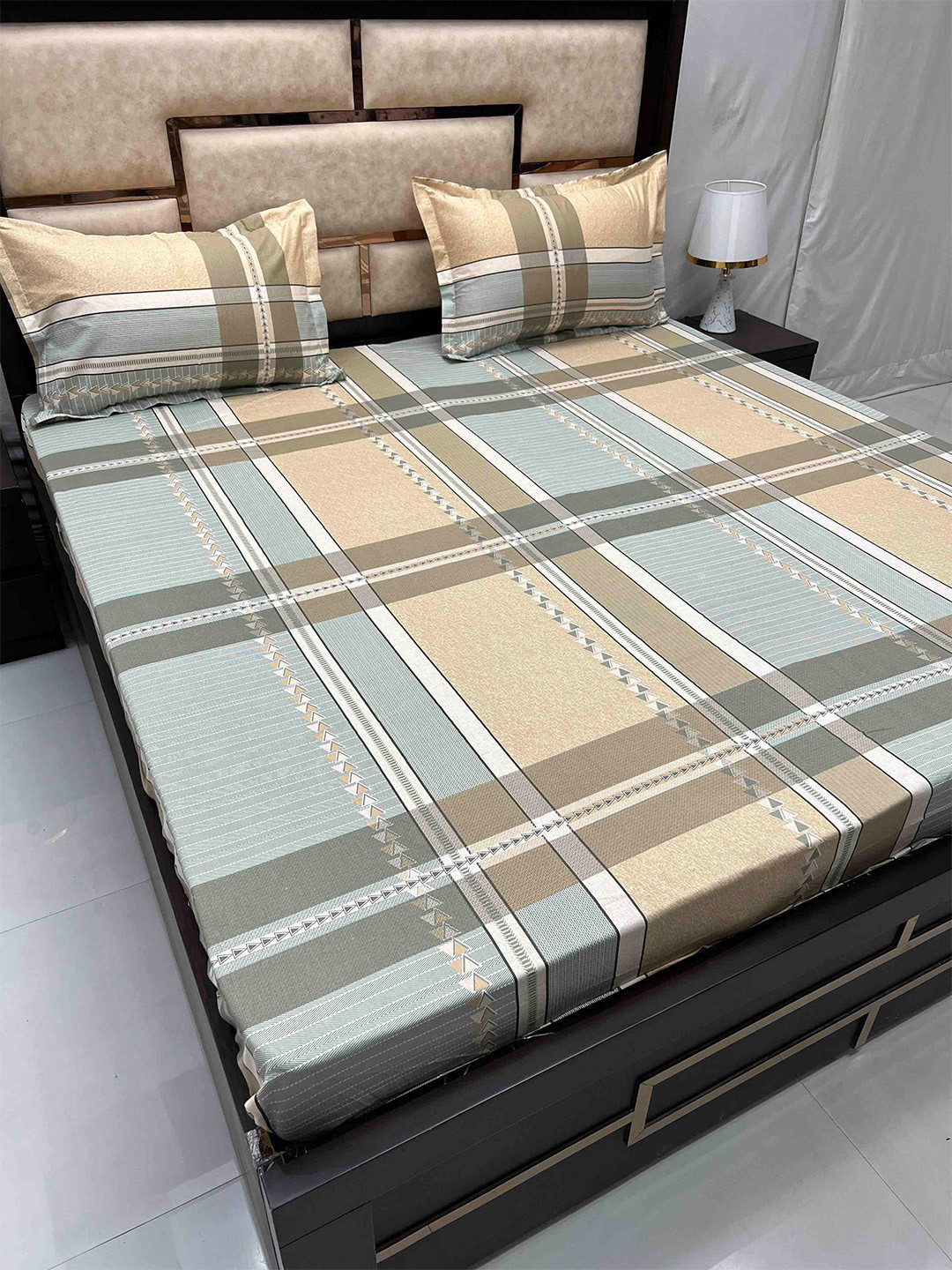 Pure Decor Gem Beige Geometric Cotton Fitted 240 TC King Bedsheet with 2 Pillow Covers
Pure Decor Gem Beige Geometric Cotton Fitted 240 TC King Bedsheet with 2 Pillow Covers