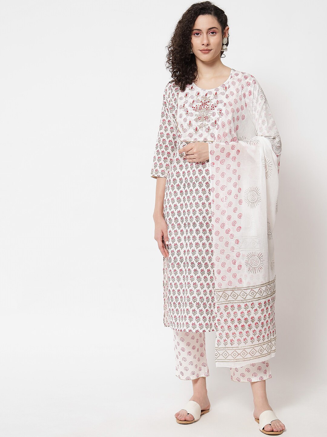 AAYUMI Ethnic Motifs Printed Gotta Patti Regular Pure Cotton Kurta With Pyjamas & Dupatta, White
AAYUMI Ethnic Motifs Printed Gotta Patti Regular Pure Cotton Kurta With Pyjamas & Dupatta, White