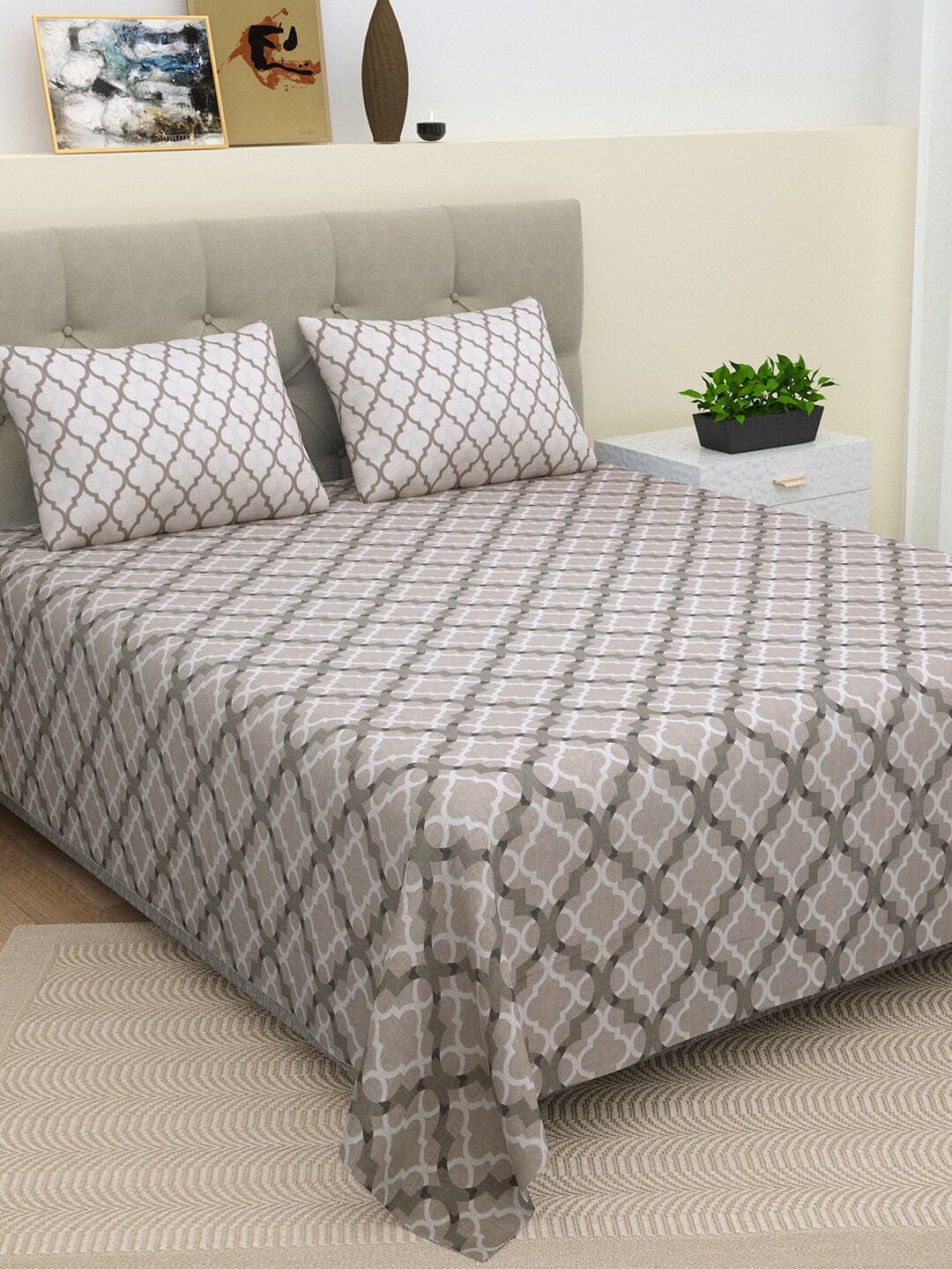 BELLA CASA Grey & White Geometric Cotton 220 TC Double King Bedsheet & 2 Pillow Covers
BELLA CASA Grey & White Geometric Cotton 220 TC Double King Bedsheet & 2 Pillow Covers