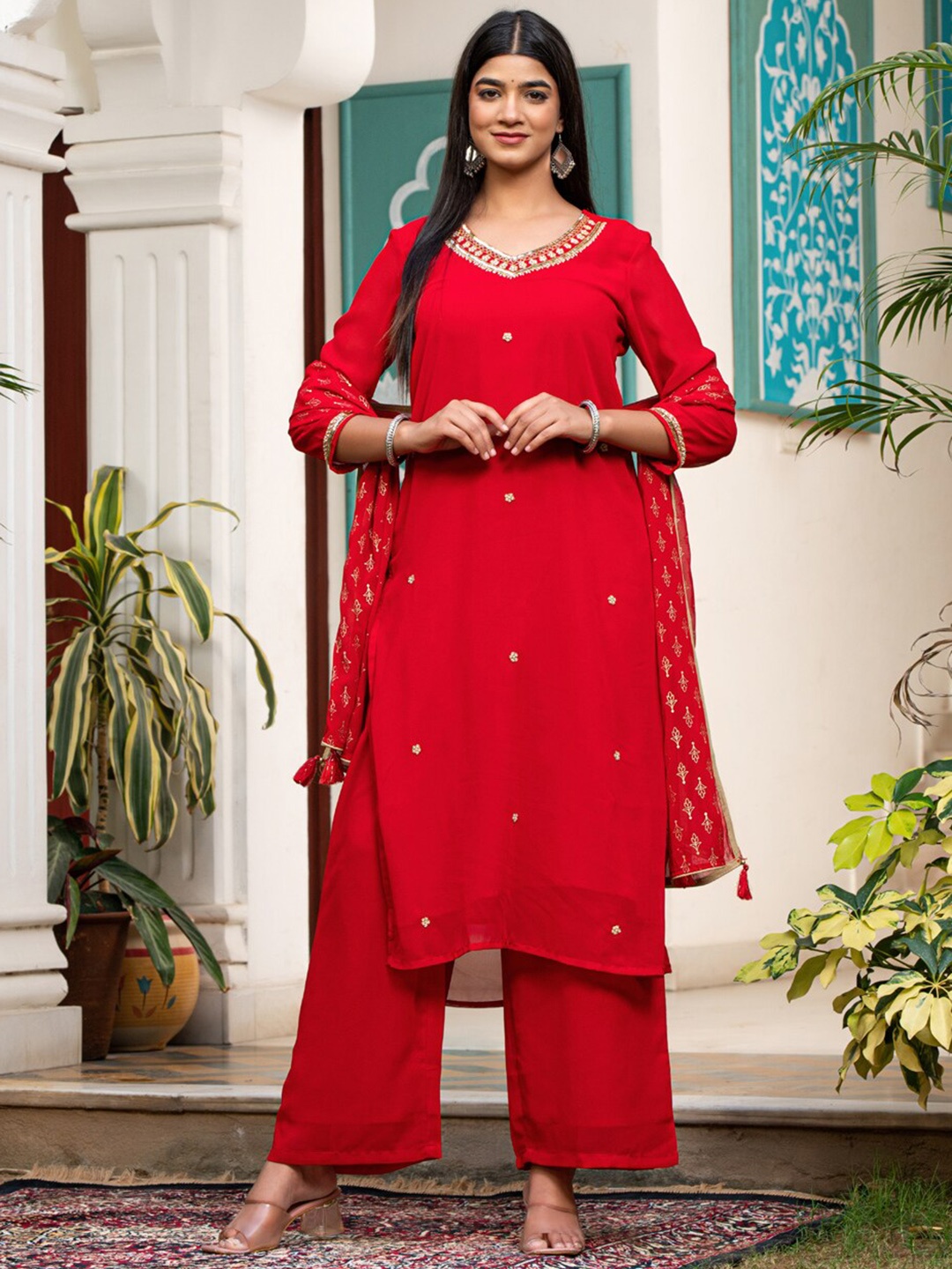 BAESD Floral Embroidered Regular Beads and Stones Kurta With Trousers & Dupatta, Red
BAESD Floral Embroidered Regular Beads and Stones Kurta With Trousers & Dupatta, Red
