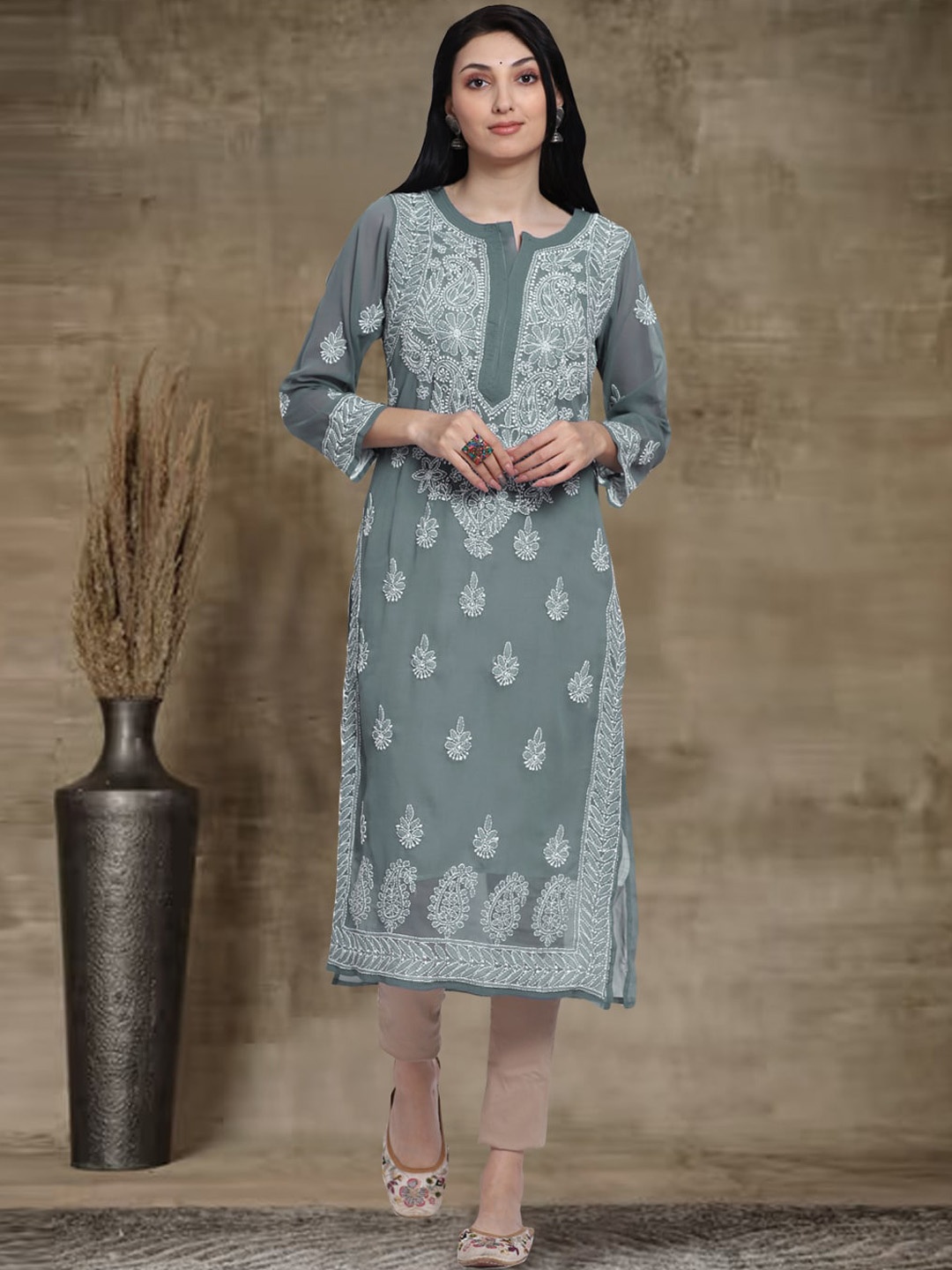 PARAMOUNT CHIKAN Ethnic Motifs Embroidered Lucknowi Chikankari Straight Kurta With Slip, Grey
PARAMOUNT CHIKAN Ethnic Motifs Embroidered Lucknowi Chikankari Straight Kurta With Slip, Grey