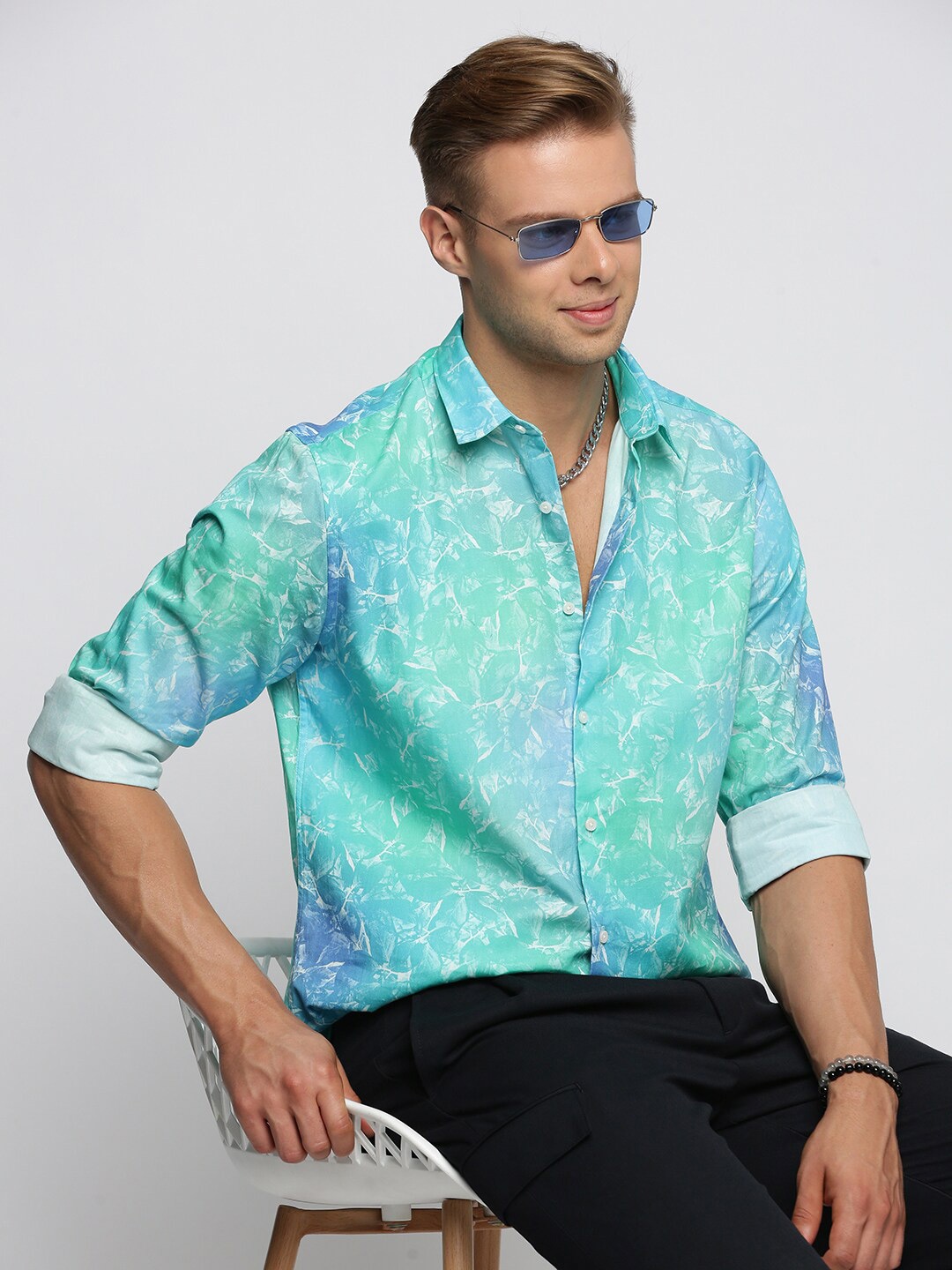 SHOWOFF Smart Slim Fit Floral Printed Twill Weave Cotton Casual Shirt, Turquoise blue
SHOWOFF Smart Slim Fit Floral Printed Twill Weave Cotton Casual Shirt, Turquoise blue