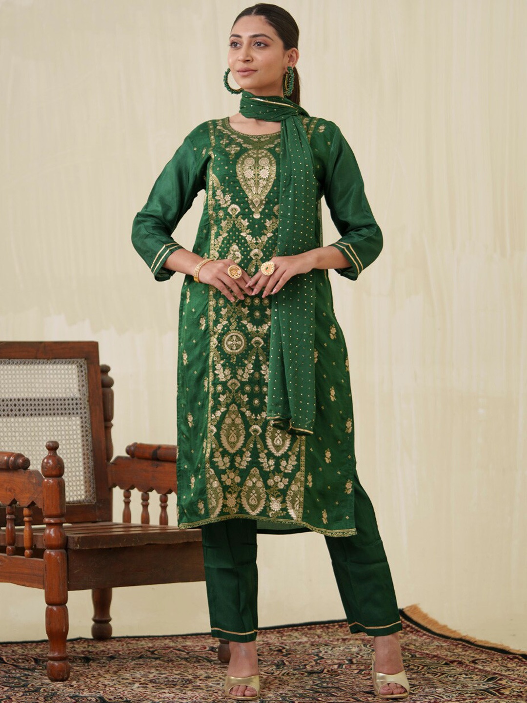 House of Pataudi Ethnic Motifs Woven Design Straight Kurta With Trouser & Dupatta, Green
House of Pataudi Ethnic Motifs Woven Design Straight Kurta With Trouser & Dupatta, Green