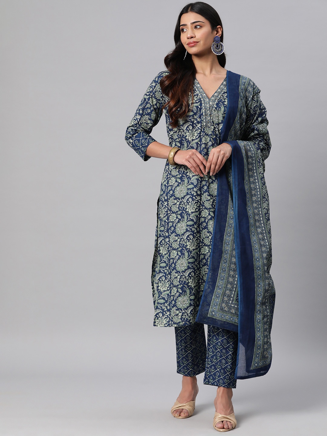 Readiprint Women Floral Printed Sequinned Cotton Kurta with Trousers & Dupatta, Navy blue
Readiprint Women Floral Printed Sequinned Cotton Kurta with Trousers & Dupatta, Navy blue