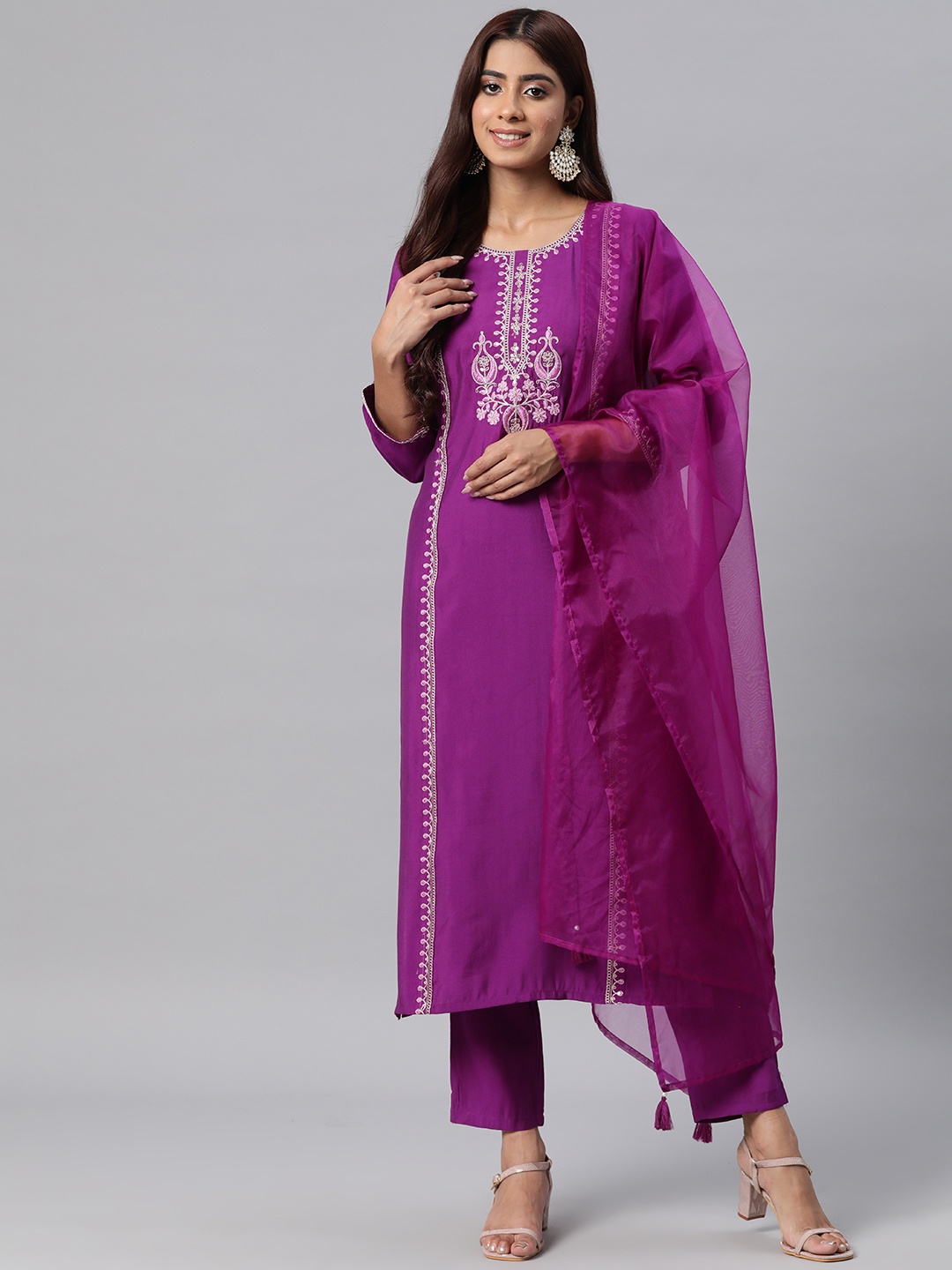 Readiprint Fashions Women Floral Embroidered Pure Silk Kurta with Trousers & Dupatta, Purple
Readiprint Fashions Women Floral Embroidered Pure Silk Kurta with Trousers & Dupatta, Purple