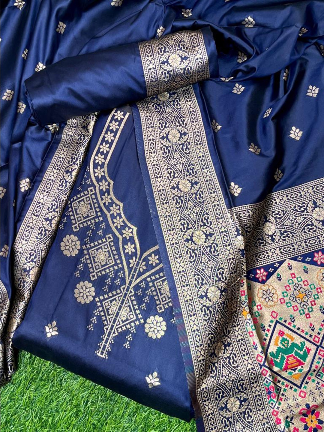 VISHNU WEAVES Ethnic Motifs Woven Design Pure Silk Unstitched Dress Material, Navy blue
VISHNU WEAVES Ethnic Motifs Woven Design Pure Silk Unstitched Dress Material, Navy blue