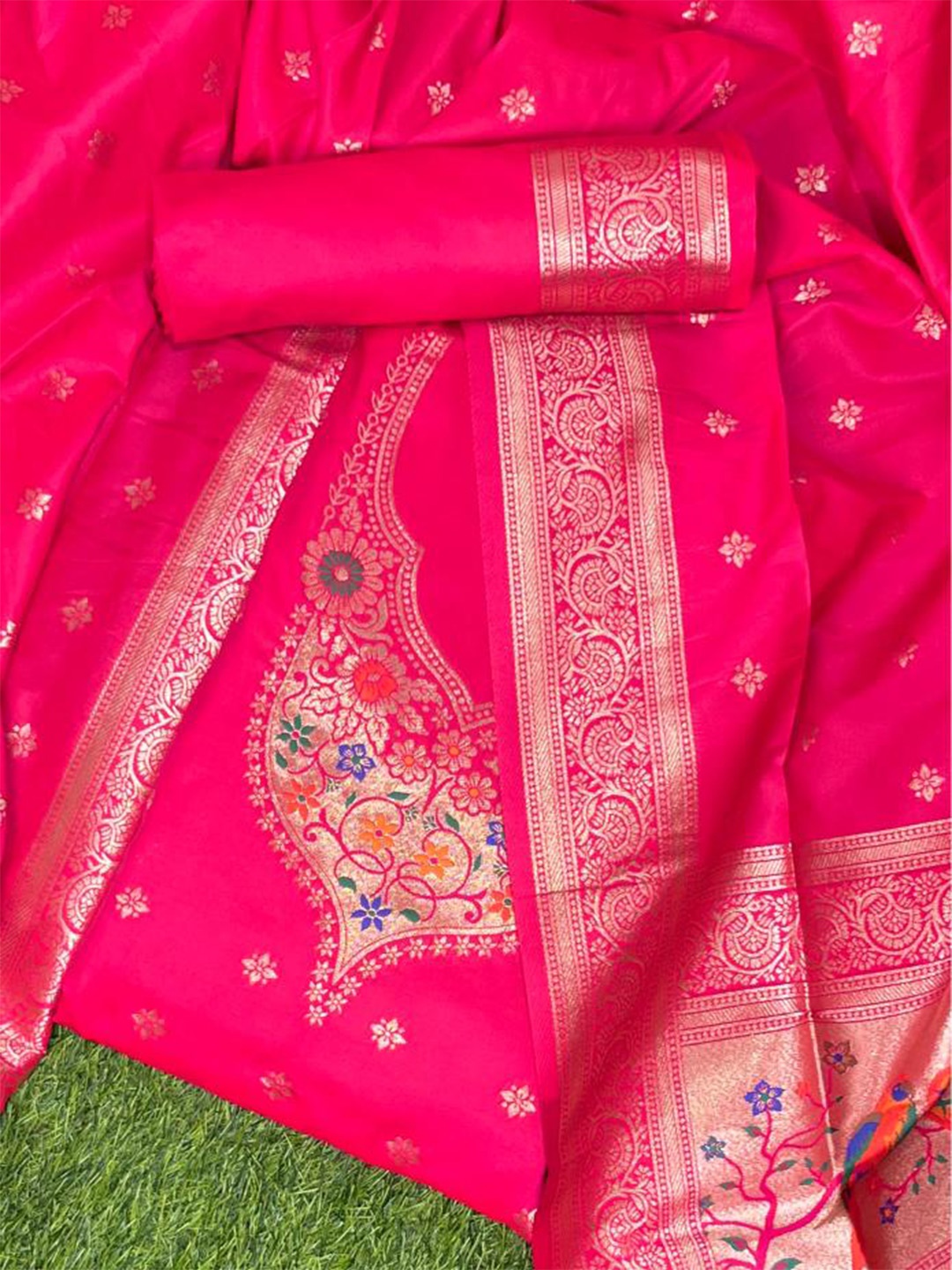 VISHNU WEAVES Ethnic Motifs Woven Design Zari Pure Silk Unstitched Dress Material, Pink
VISHNU WEAVES Ethnic Motifs Woven Design Zari Pure Silk Unstitched Dress Material, Pink