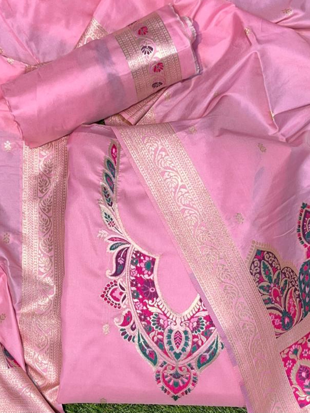 VISHNU WEAVES Ethnic Motifs Woven Design Zari Pure Silk Unstitched Dress Material, Pink
VISHNU WEAVES Ethnic Motifs Woven Design Zari Pure Silk Unstitched Dress Material, Pink