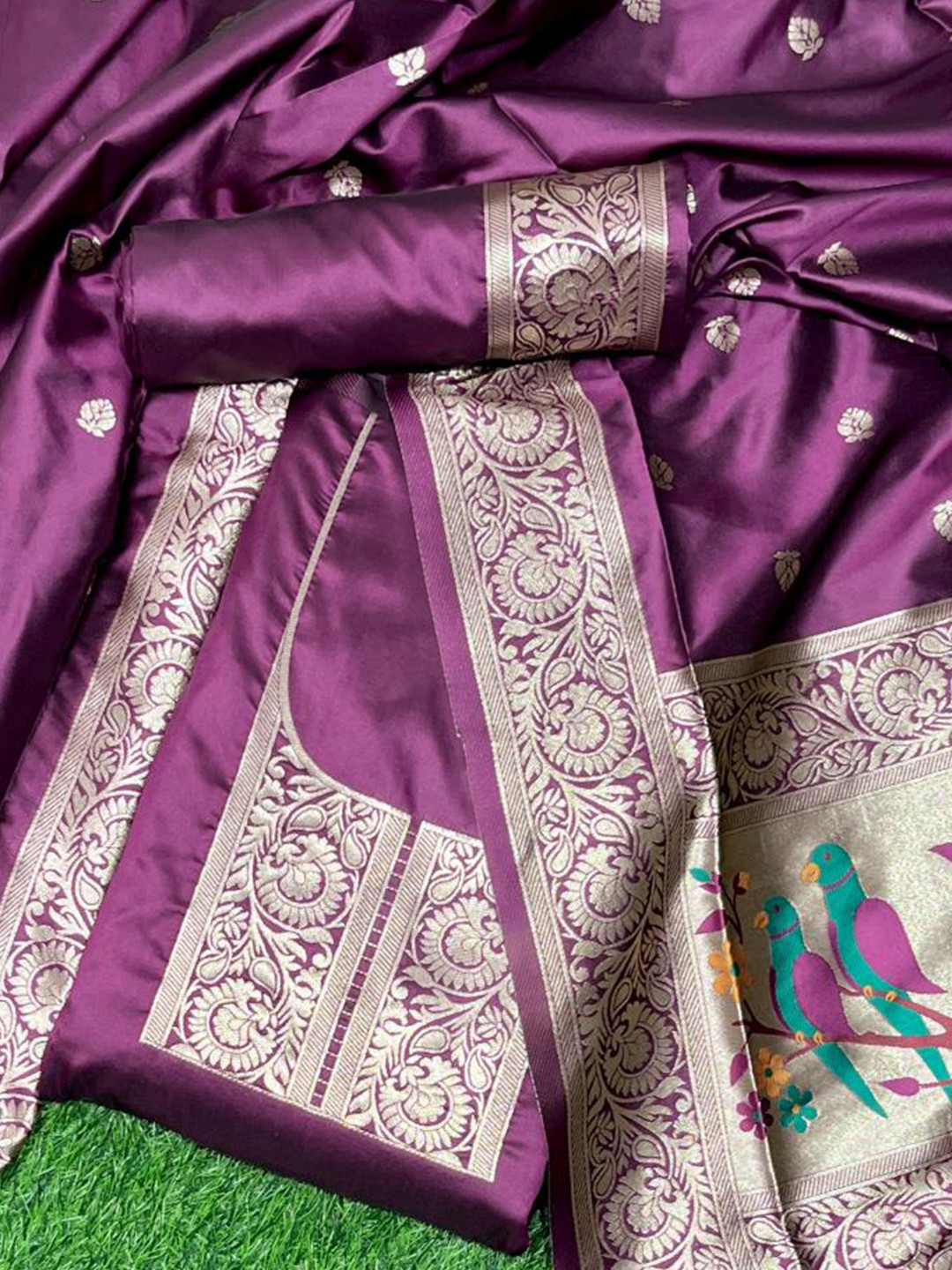 VISHNU WEAVES Ethnic Motifs Woven Design Kalamkari Pure Silk Unstitched Dress Material, Burgundy
VISHNU WEAVES Ethnic Motifs Woven Design Kalamkari Pure Silk Unstitched Dress Material, Burgundy