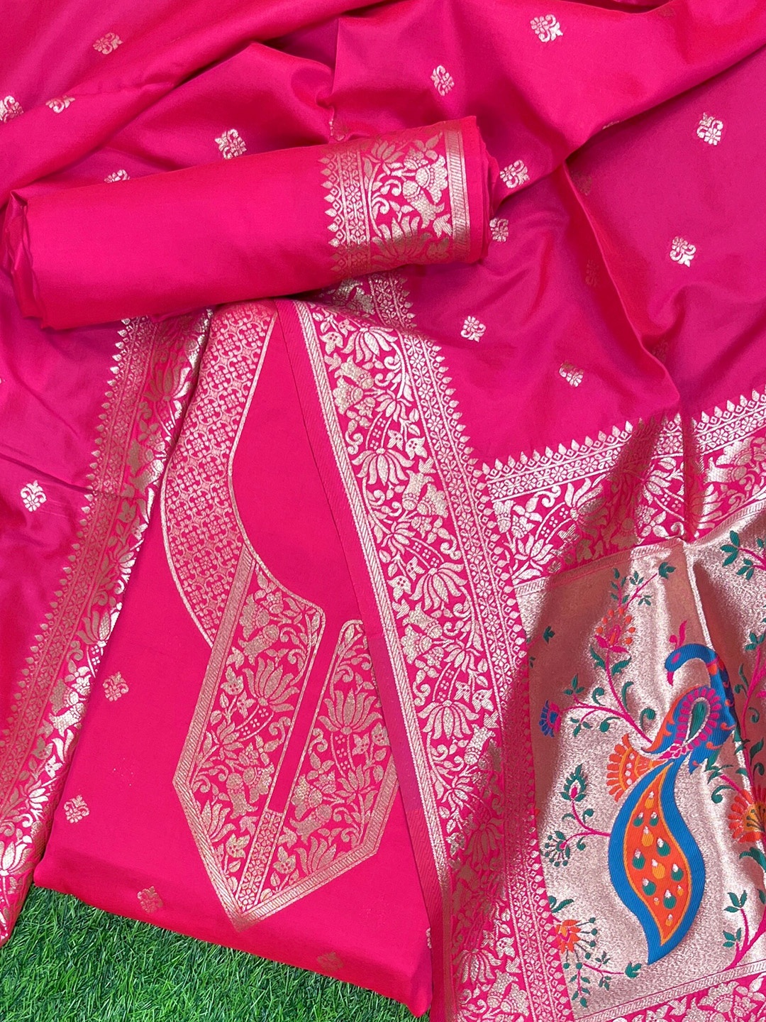 VISHNU WEAVES Ethnic Motifs Woven Design Zari Pure Silk Unstitched Dress Material, Pink
VISHNU WEAVES Ethnic Motifs Woven Design Zari Pure Silk Unstitched Dress Material, Pink