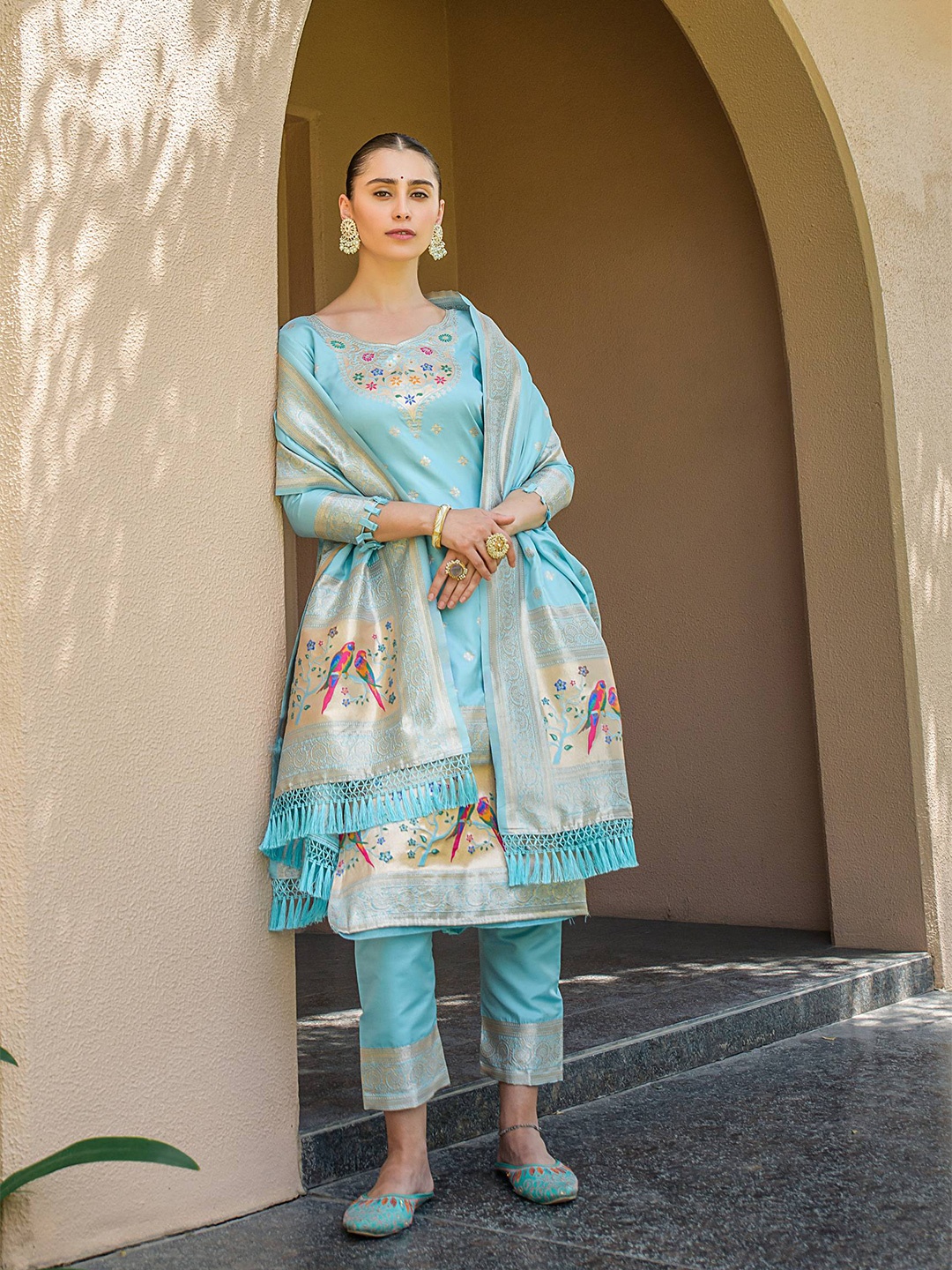 VISHNU WEAVES Ethnic Motifs Woven Design Zari Pure Silk Unstitched Dress Material, Blue
VISHNU WEAVES Ethnic Motifs Woven Design Zari Pure Silk Unstitched Dress Material, Blue