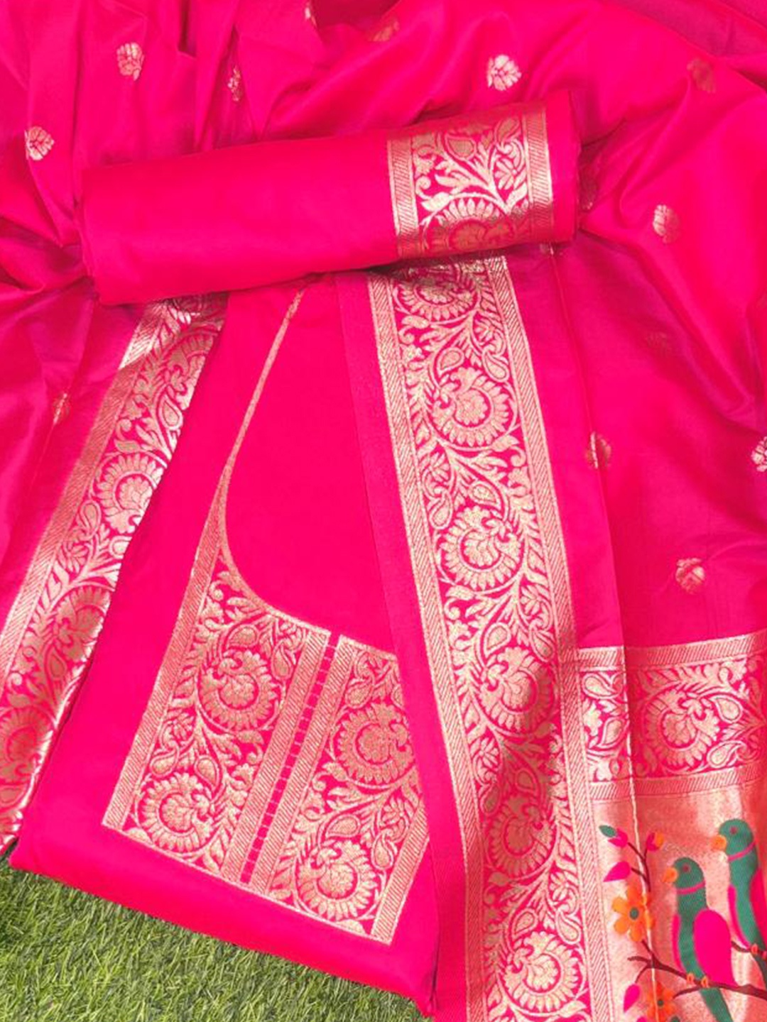 VISHNU WEAVES Ethnic Motifs Woven Design Zari Pure Silk Unstitched Dress Material, Pink
VISHNU WEAVES Ethnic Motifs Woven Design Zari Pure Silk Unstitched Dress Material, Pink