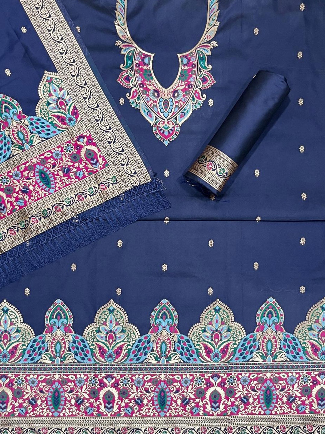 VISHNU WEAVES Ethnic Motifs Woven Design Zari Pure Silk Unstitched Dress Material, Navy blue
VISHNU WEAVES Ethnic Motifs Woven Design Zari Pure Silk Unstitched Dress Material, Navy blue