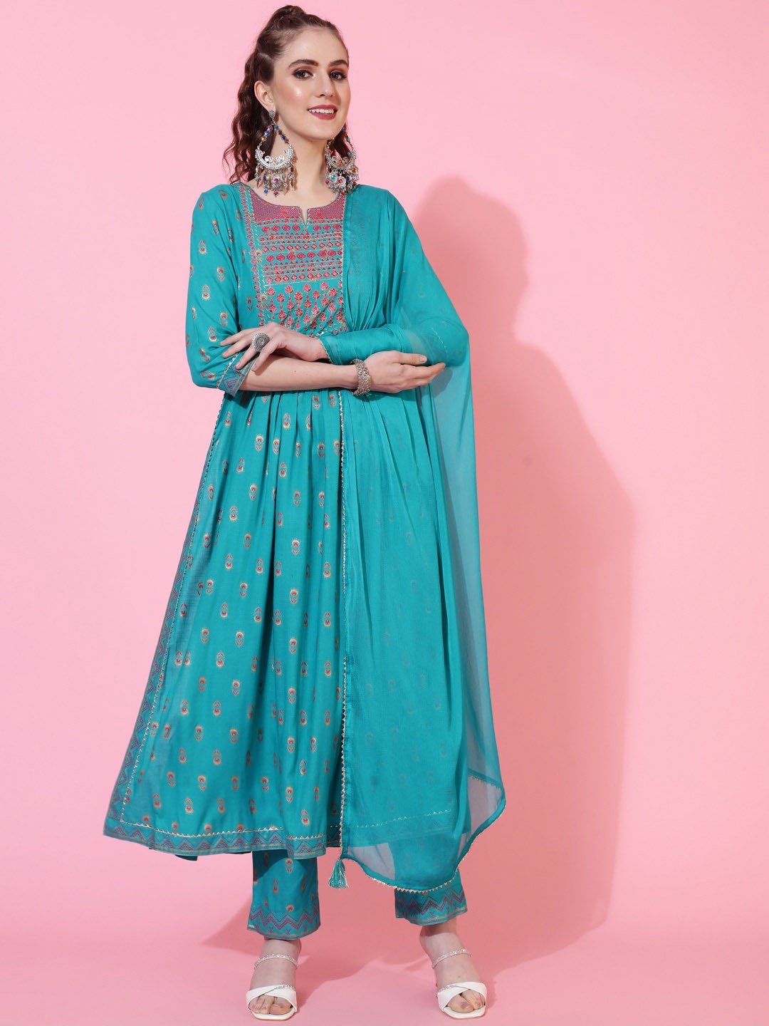 AADAT Ethnic Motifs Embroidered Pure Cotton Kurta with Trousers & Dupatta, Sea green
AADAT Ethnic Motifs Embroidered Pure Cotton Kurta with Trousers & Dupatta, Sea green