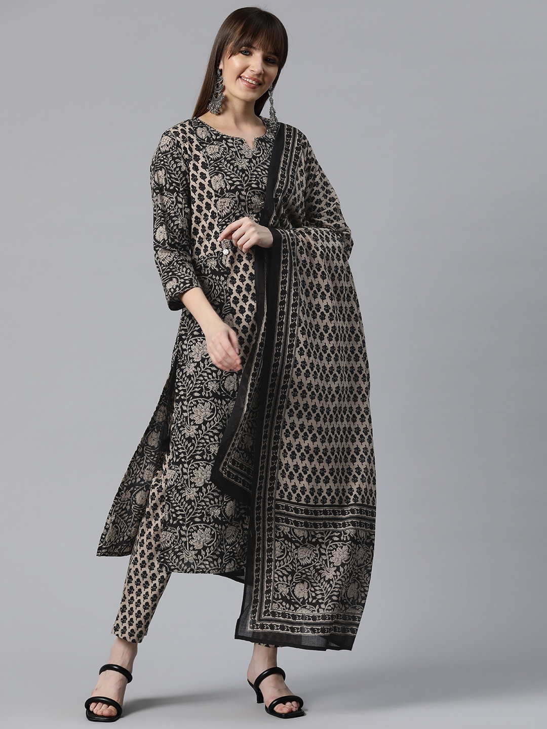 Readiprint Fashions Women Floral Printed Sequinned Cotton Kurta with Trousers & Dupatta, Black
Readiprint Fashions Women Floral Printed Sequinned Cotton Kurta with Trousers & Dupatta, Black