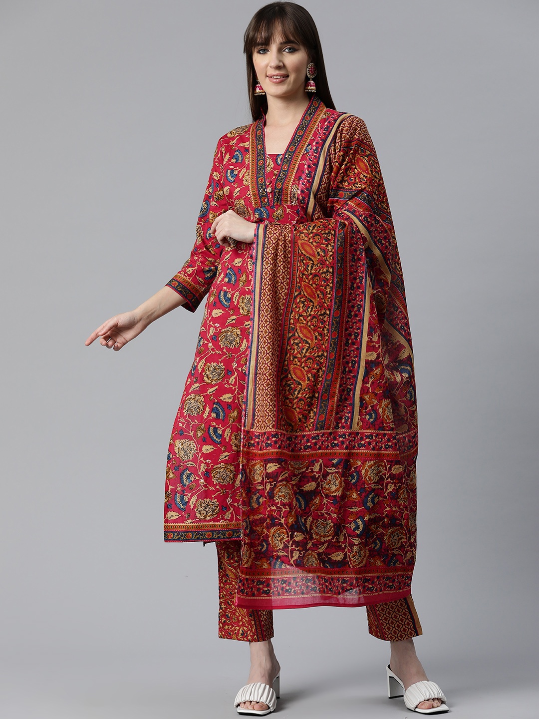 Readiprint Fashions Women Floral Printed Sequinned Cotton Kurta with Trousers & Dupatta, Maroon
Readiprint Fashions Women Floral Printed Sequinned Cotton Kurta with Trousers & Dupatta, Maroon