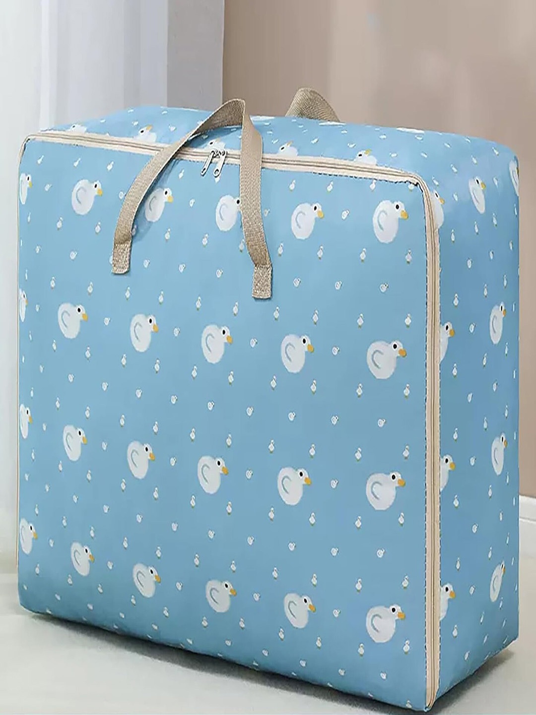 HOUSE OF QUIRK Blue & White Printed High Density Oxford Fabric Handy Storage Bag
HOUSE OF QUIRK Blue & White Printed High Density Oxford Fabric Handy Storage Bag