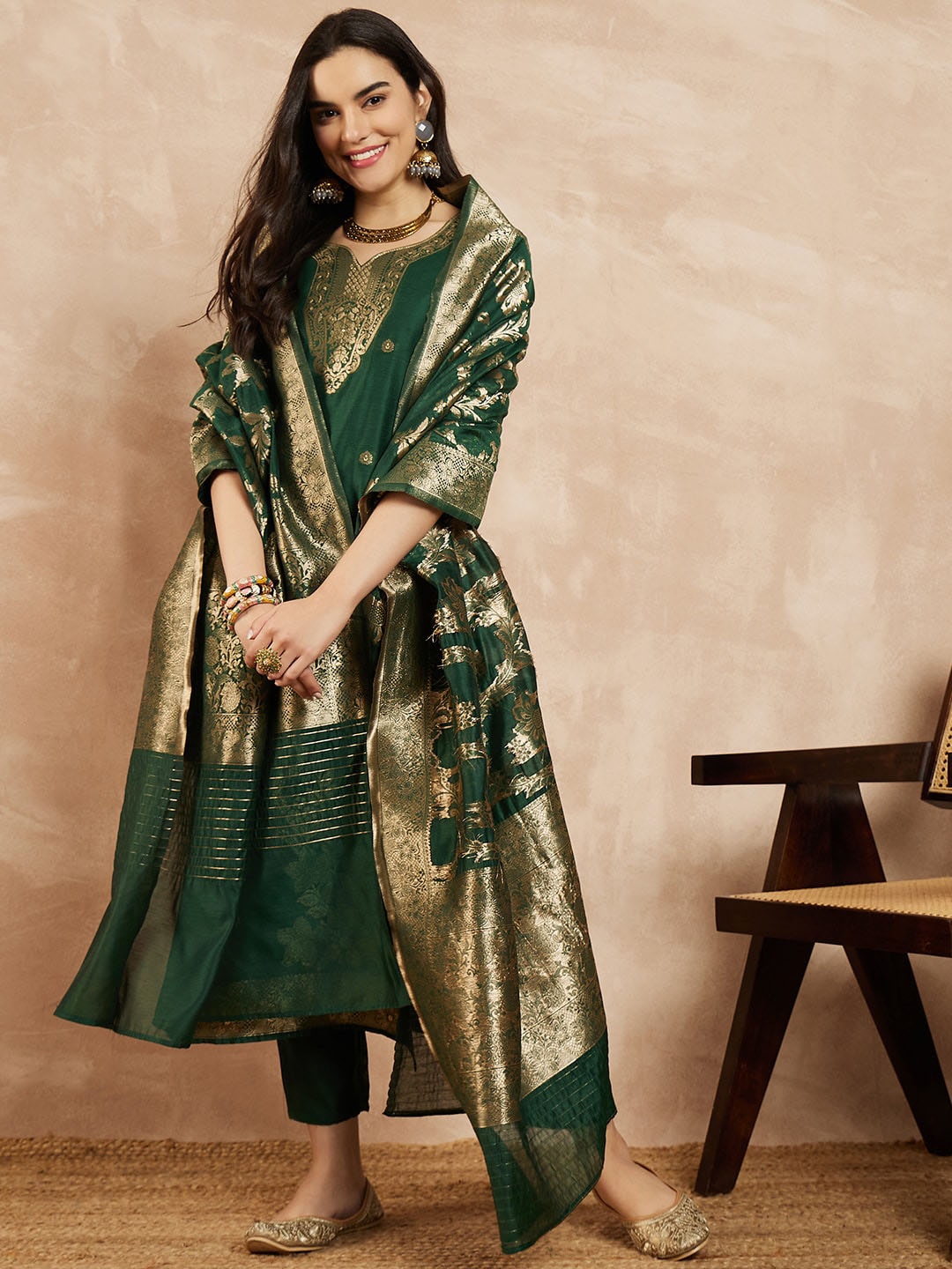 SERONA FABRICS Woven Design Regular Kurta with Trousers & With Dupatta, Green
SERONA FABRICS Woven Design Regular Kurta with Trousers & With Dupatta, Green