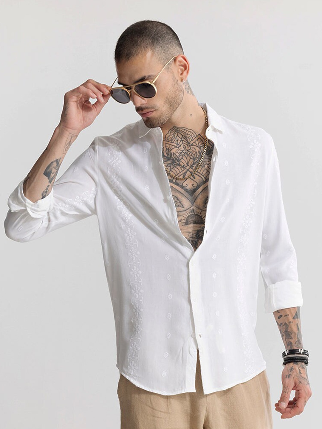 Snitch White Spread Collar Classic Slim Fit Floral Embroidered Casual Shirt
Snitch White Spread Collar Classic Slim Fit Floral Embroidered Casual Shirt