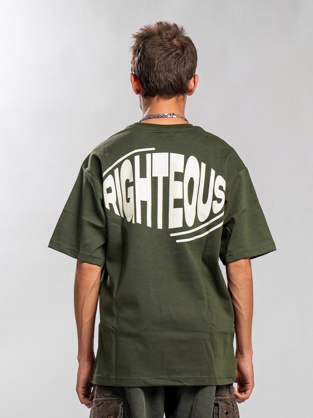 Main Character India Typography Printed Drop-Shoulder Sleeves Oversized Cotton T-shirt, Green
Main Character India Typography Printed Drop-Shoulder Sleeves Oversized Cotton T-shirt, Green