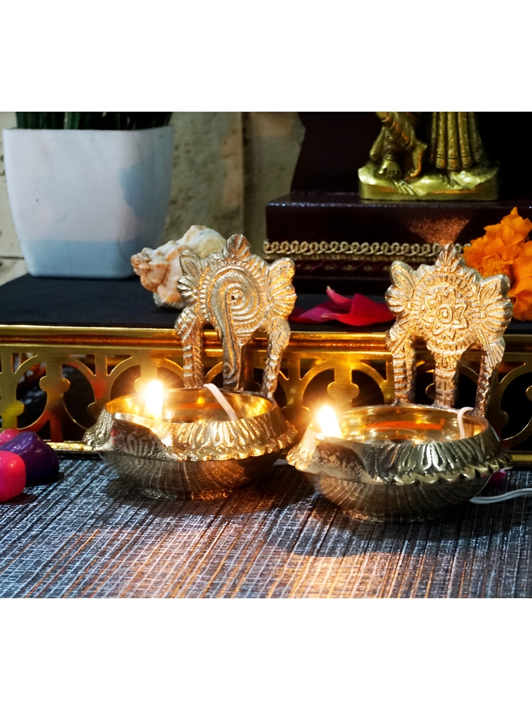Bhimonee Decor Gold-Toned 2 Pcs Shanku Chakra Design Brass LED Light Electric Pooja Diyas
Bhimonee Decor Gold-Toned 2 Pcs Shanku Chakra Design Brass LED Light Electric Pooja Diyas