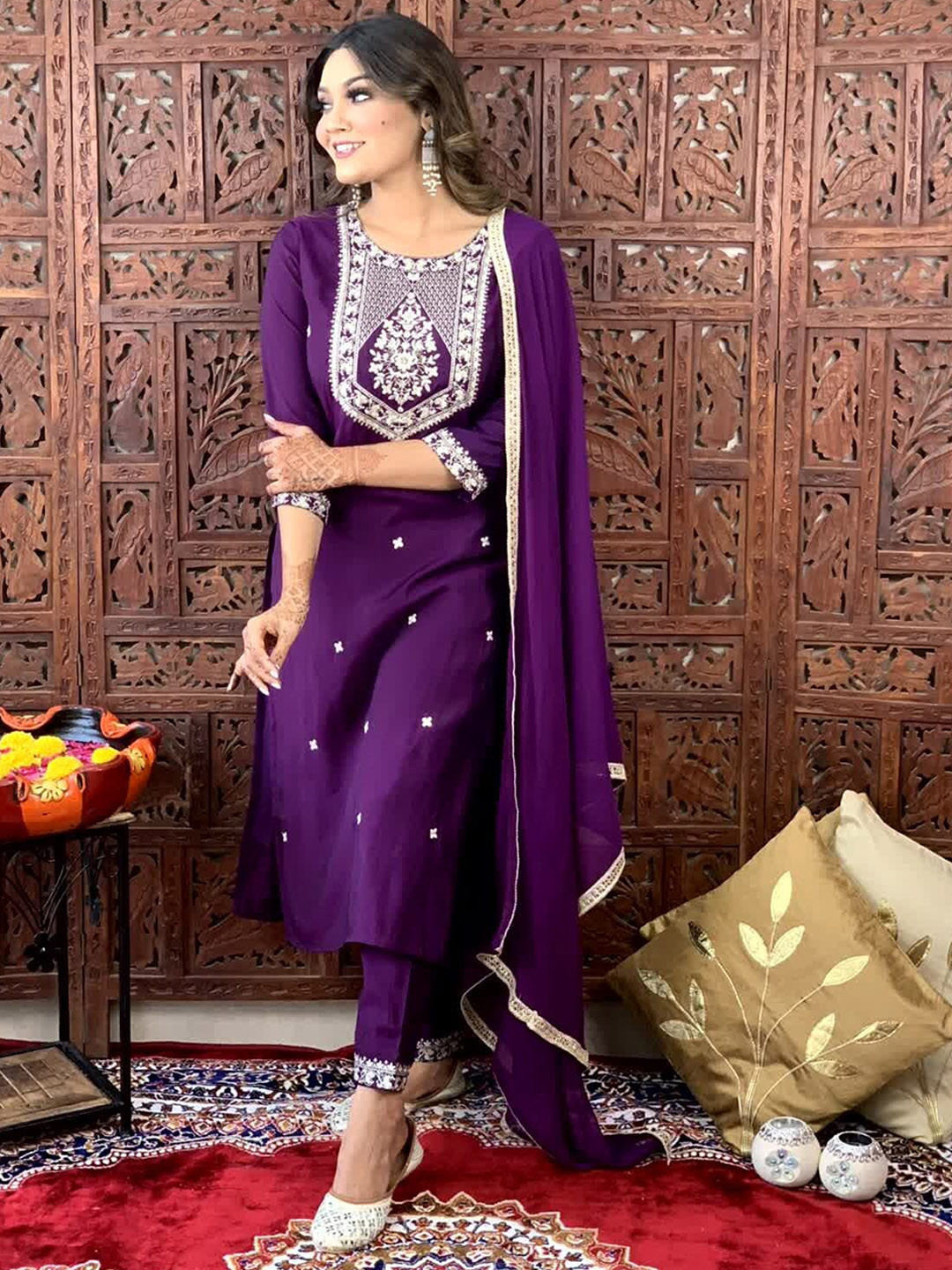 KALINI Ethnic Motifs Embroidered Thread Work Detail Straight Kurta & Trousers With Dupatta, Purple
KALINI Ethnic Motifs Embroidered Thread Work Detail Straight Kurta & Trousers With Dupatta, Purple