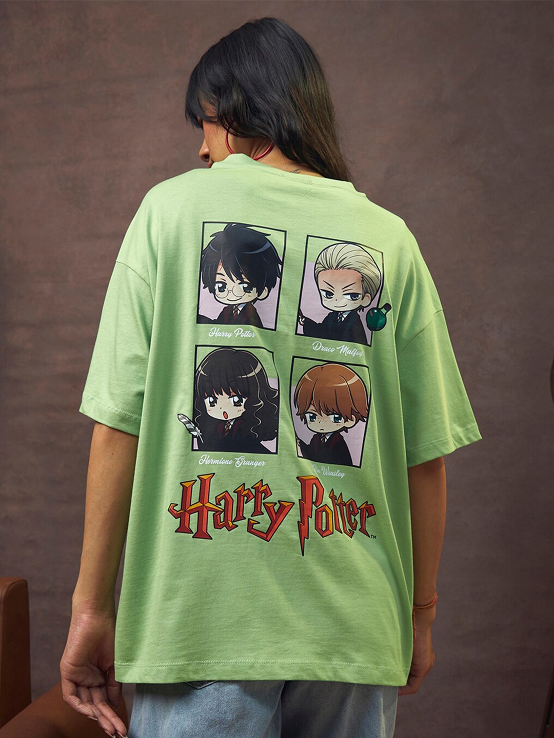 Bewakoof Green Harry Potter Printed Round Neck Short Sleeves Cotton Oversized T-shirt
Bewakoof Green Harry Potter Printed Round Neck Short Sleeves Cotton Oversized T-shirt