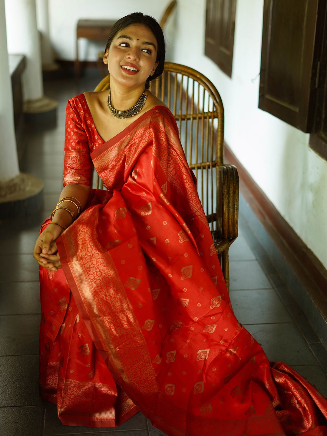 ALMAARI FASHION Red and GoldToned Ethnic Motifs Pure Silk Designer Kanjeevaram Saree
ALMAARI FASHION Red and GoldToned Ethnic Motifs Pure Silk Designer Kanjeevaram Saree