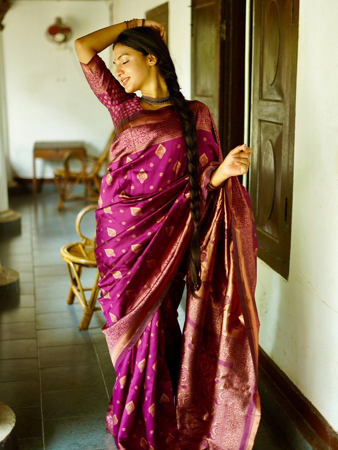 ALMAARI FASHION Purple and GoldToned Ethnic Motifs Pure Silk Designer Kanjeevaram Saree
ALMAARI FASHION Purple and GoldToned Ethnic Motifs Pure Silk Designer Kanjeevaram Saree