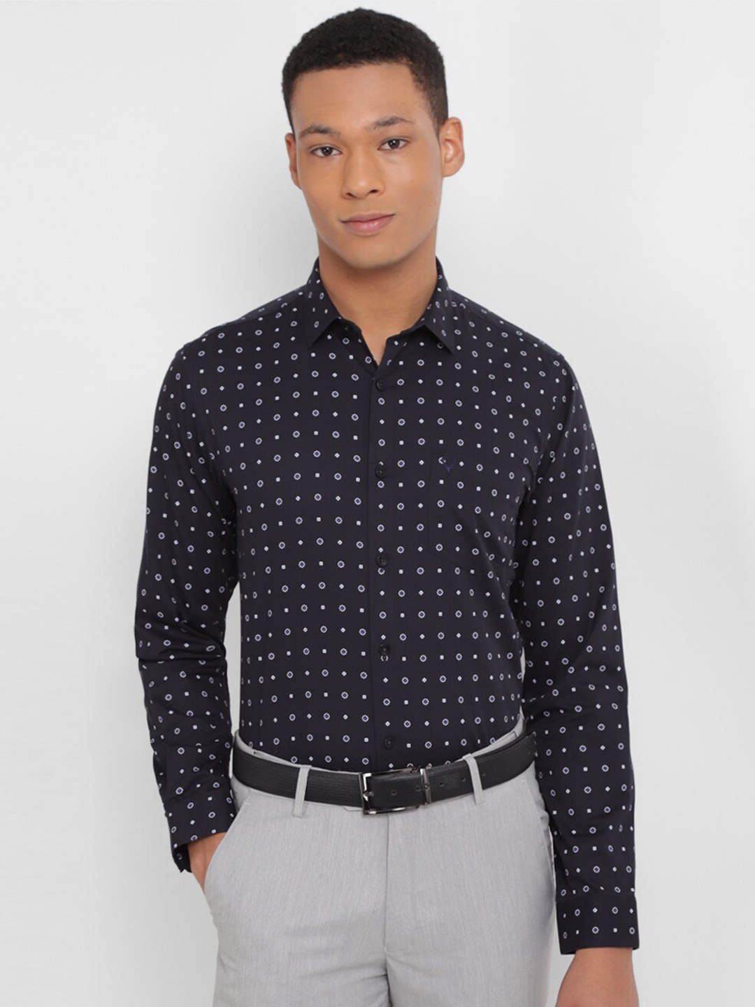 Allen Solly Spread Collar Slim Fit Geometric Printed Formal Pure Cotton Shirt, Black
Allen Solly Spread Collar Slim Fit Geometric Printed Formal Pure Cotton Shirt, Black