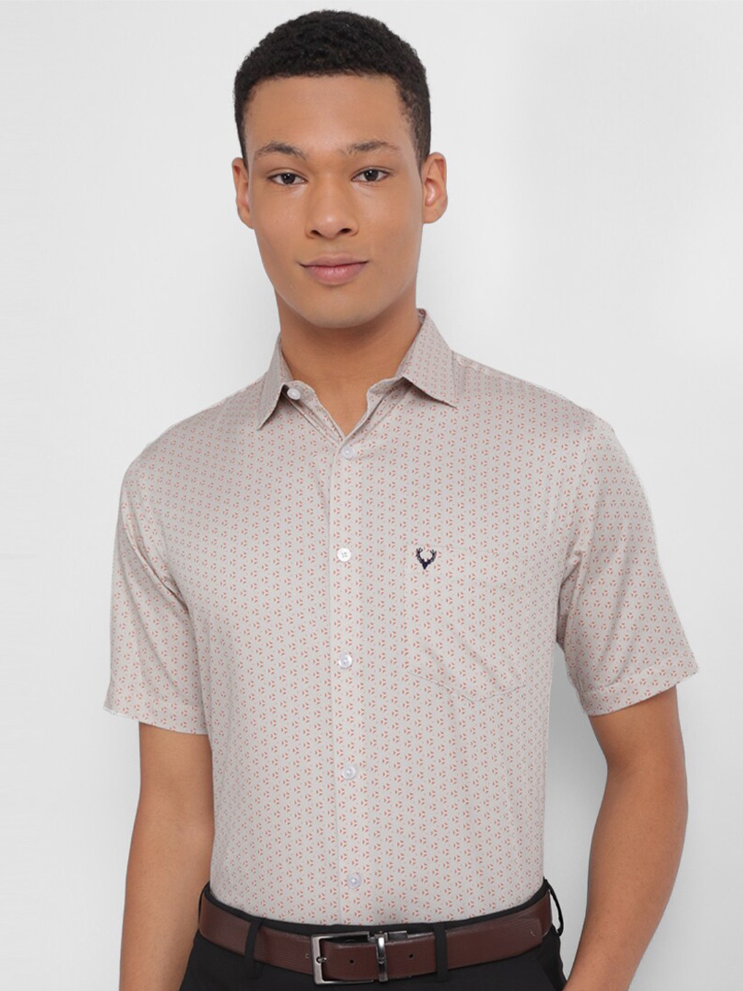 Allen Solly Slim Fit Micro Ditsy Printed Spread Collar Pure Cotton Formal Shirt, Grey
Allen Solly Slim Fit Micro Ditsy Printed Spread Collar Pure Cotton Formal Shirt, Grey