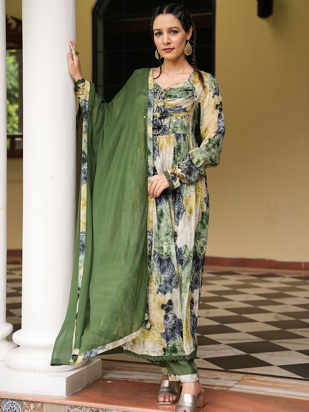 FASHION DWAR Floral Printed Pleated Mirror Work Kurta With Trousers & Dupatta, Green
FASHION DWAR Floral Printed Pleated Mirror Work Kurta With Trousers & Dupatta, Green