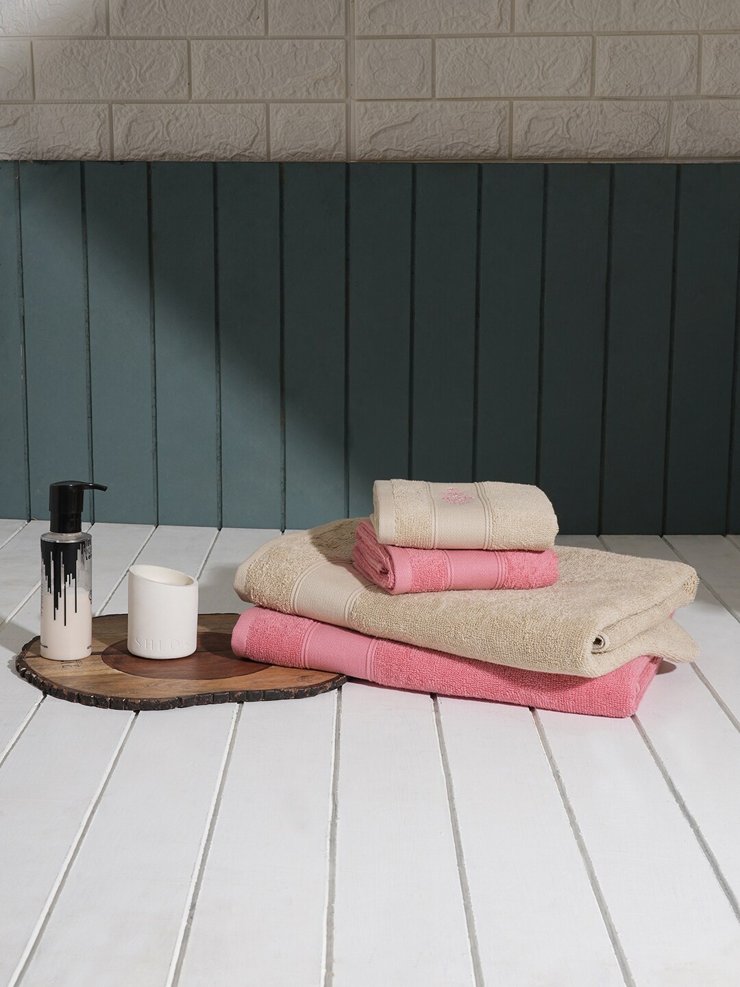 SPACES Aura Pink & Beige 4 Pieces Geometric Self Design Pure Cotton 500 GSM Towel Set
SPACES Aura Pink & Beige 4 Pieces Geometric Self Design Pure Cotton 500 GSM Towel Set