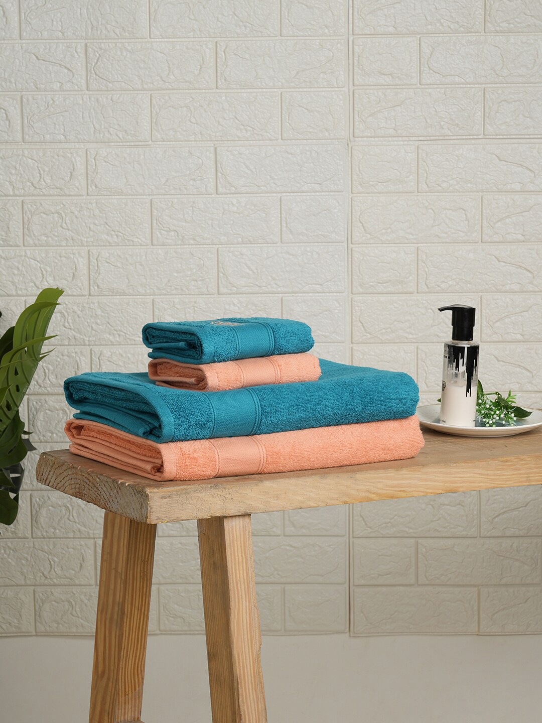 SPACES Aura Orange & Peach 4 Pieces Geometric Self Design Pure Cotton 400 GSM Towel Set
SPACES Aura Orange & Peach 4 Pieces Geometric Self Design Pure Cotton 400 GSM Towel Set