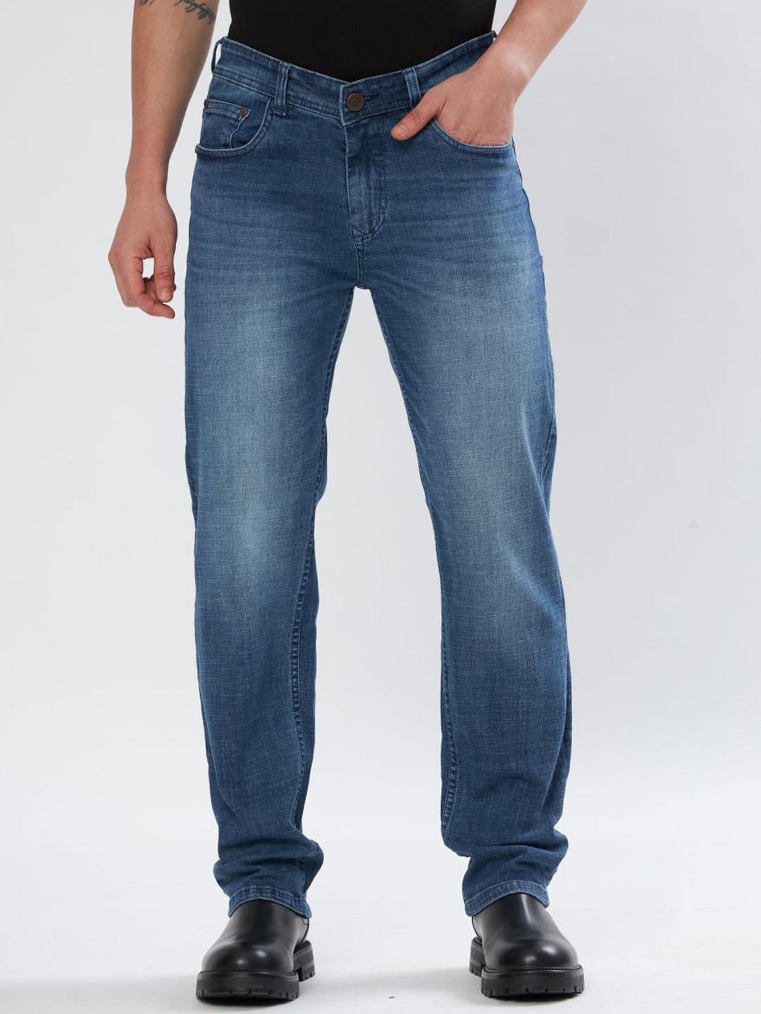 UNITED DENIM Men Straight Fit Clean Look Whiskers & Chevrons Cotton Stretchable Jeans, Blue
UNITED DENIM Men Straight Fit Clean Look Whiskers & Chevrons Cotton Stretchable Jeans, Blue