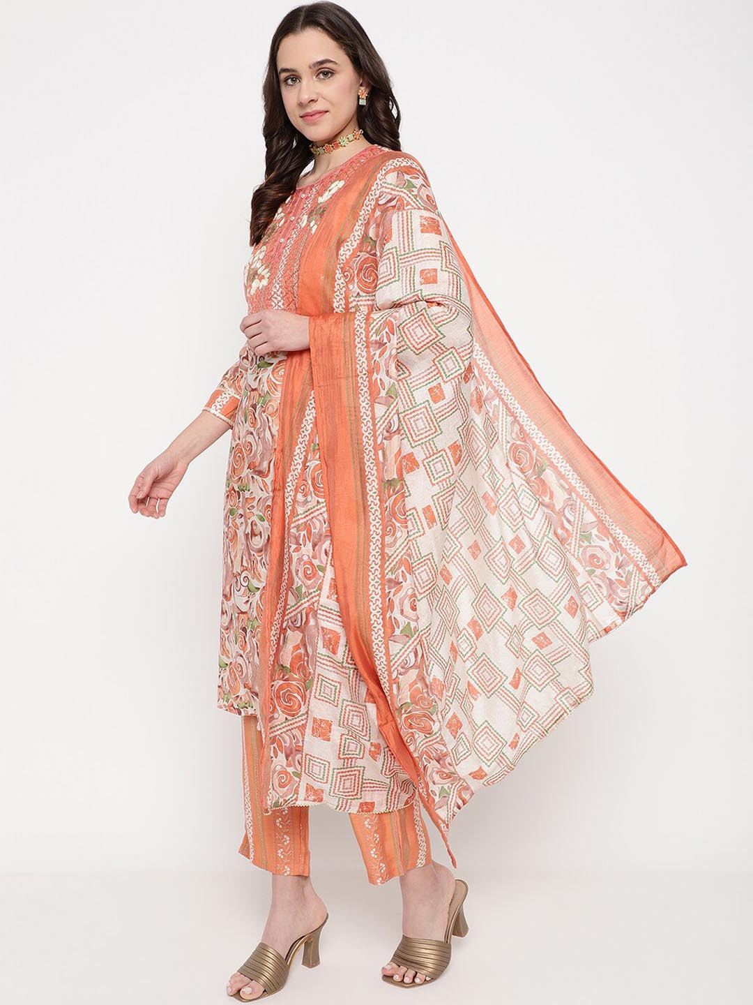 Be Indi Women Floral Printed Straight Rayon Kurta Set with Trouser & Dupatta, Peach
Be Indi Women Floral Printed Straight Rayon Kurta Set with Trouser & Dupatta, Peach