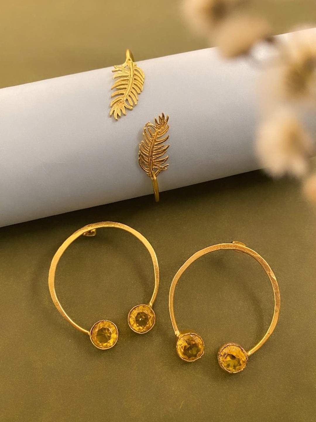 ATIBELLE Set Of 2 Gold-Plated Stone Studded Leaf & Circular Shaped Bracelet With Earrings
ATIBELLE Set Of 2 Gold-Plated Stone Studded Leaf & Circular Shaped Bracelet With Earrings