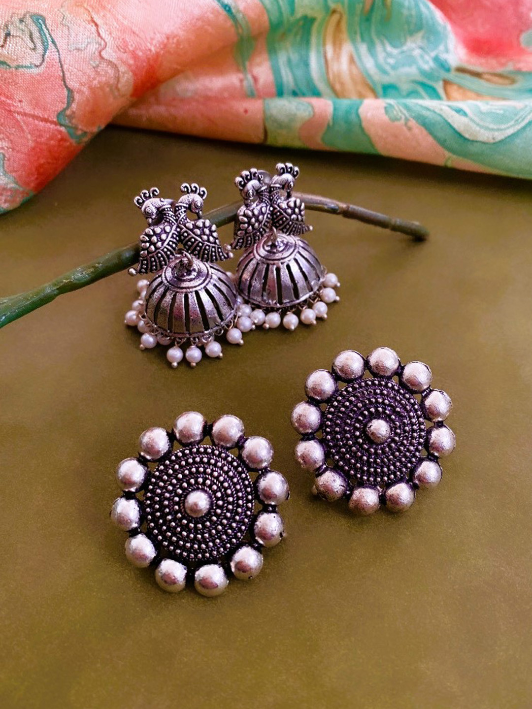 ATIBELLE Set Of 2 Silver-Plated Beaded German Silver Studs Earrings & Jhumkas
ATIBELLE Set Of 2 Silver-Plated Beaded German Silver Studs Earrings & Jhumkas