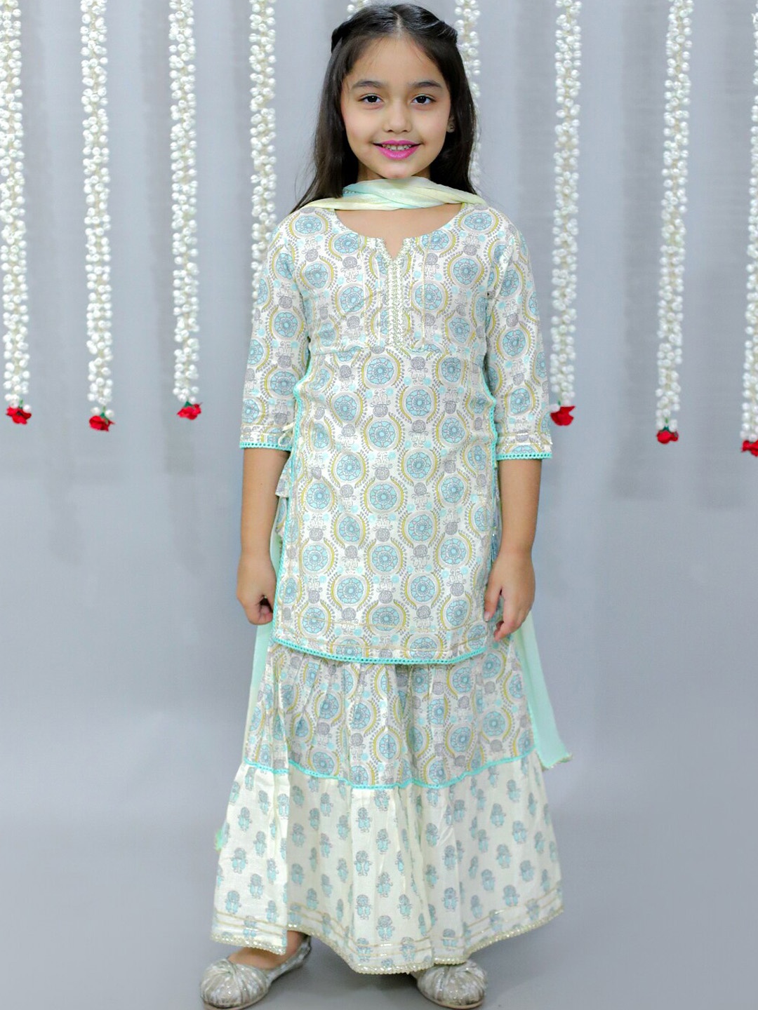 Ka-mee Girls Ethnic Motifs Printed Pure Cotton Kurta with Sharara & With Dupatta, Green
Ka-mee Girls Ethnic Motifs Printed Pure Cotton Kurta with Sharara & With Dupatta, Green