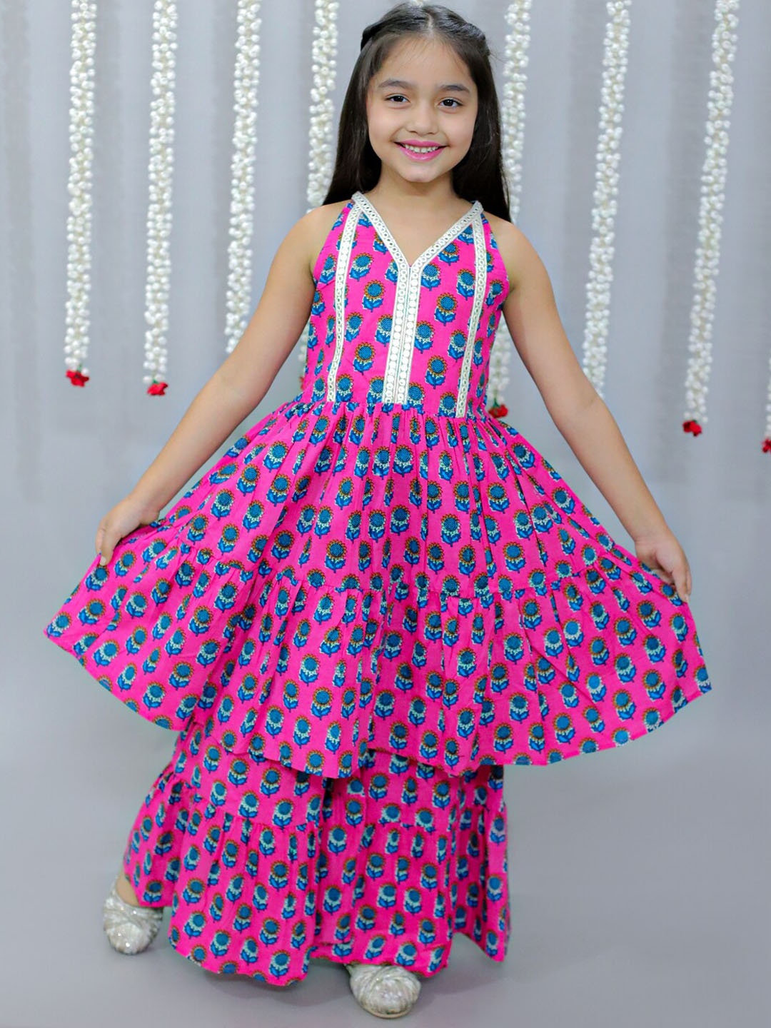 Ka-mee Girls Ethnic Motifs Printed Pure Cotton Mirror Work Kurti with Sharara & Dupatta, Pink
Ka-mee Girls Ethnic Motifs Printed Pure Cotton Mirror Work Kurti with Sharara & Dupatta, Pink