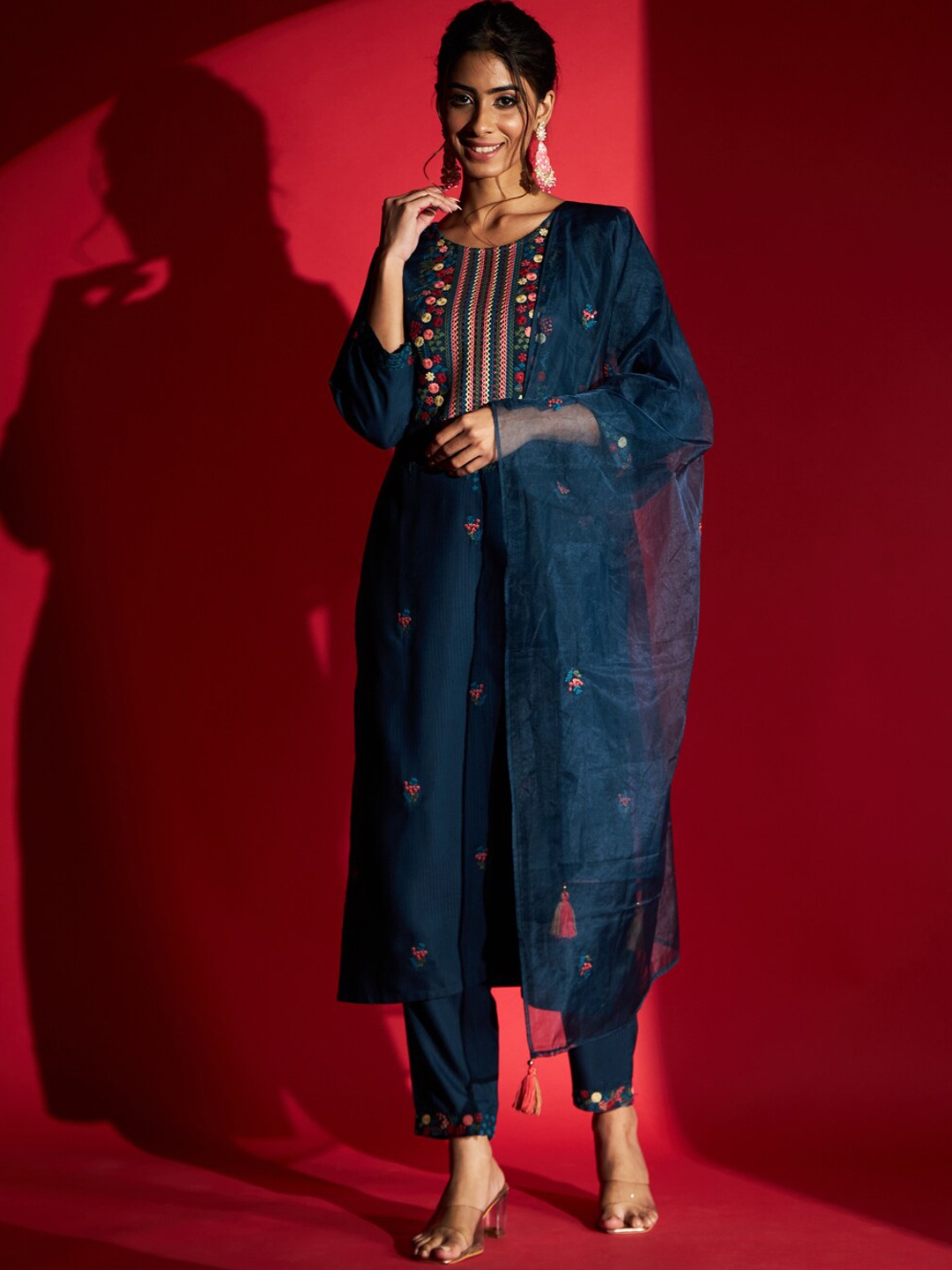 Navlik Floral Embroidered Regular Straight Kurta & Trousers With Dupatta, Navy blue
Navlik Floral Embroidered Regular Straight Kurta & Trousers With Dupatta, Navy blue