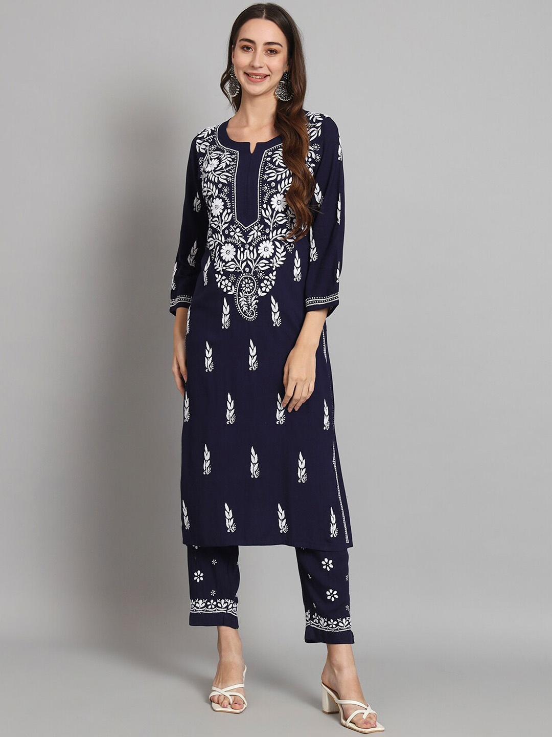 PARAMOUNT CHIKAN Floral Embroidered Chikankari Regular Kurta with Palazzos, Navy blue
PARAMOUNT CHIKAN Floral Embroidered Chikankari Regular Kurta with Palazzos, Navy blue
