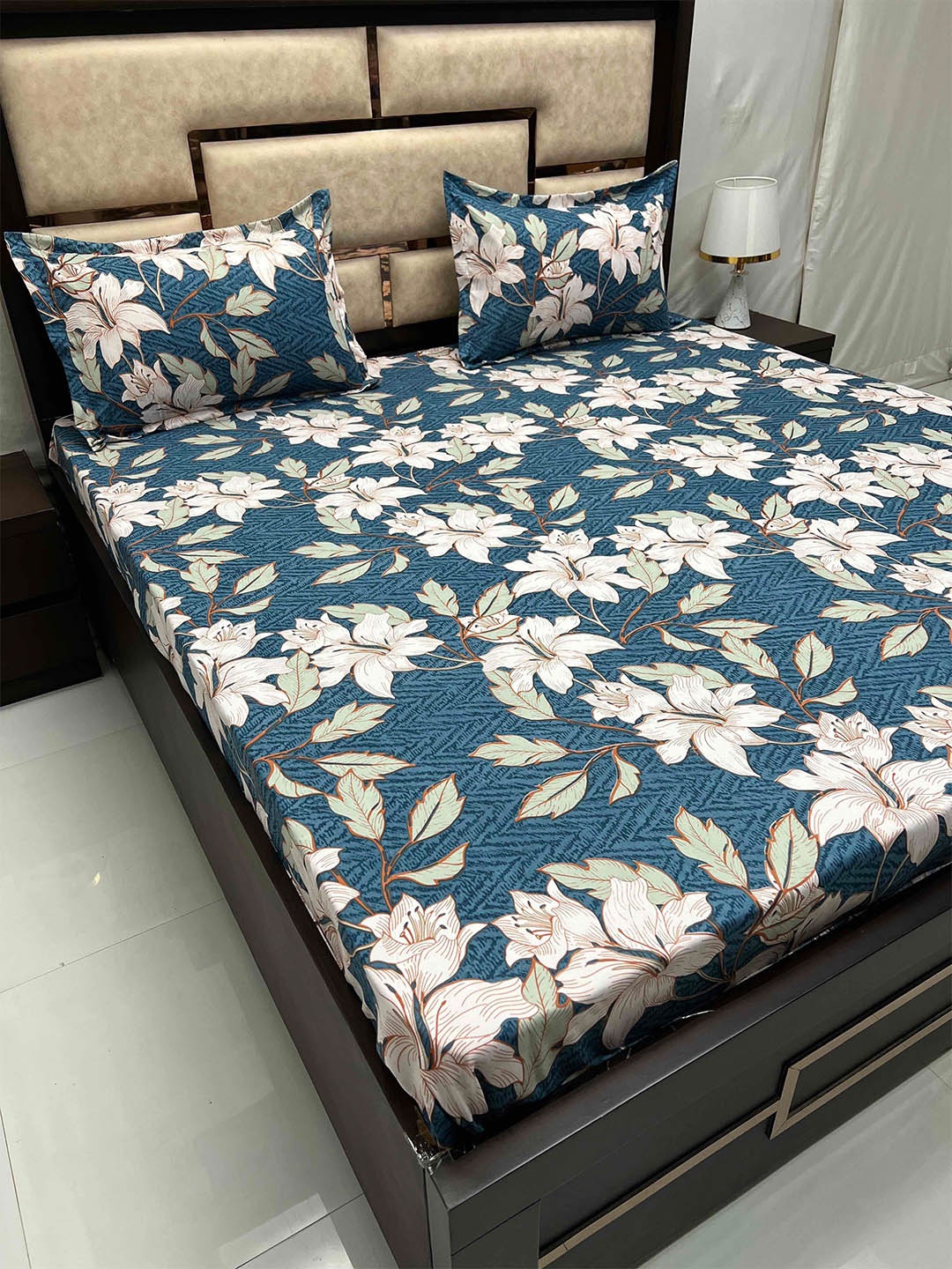 Pure Decor Blue & White Floral Printed Fitted 180 TC King Bedsheet With 2 Pillow Covers
Pure Decor Blue & White Floral Printed Fitted 180 TC King Bedsheet With 2 Pillow Covers