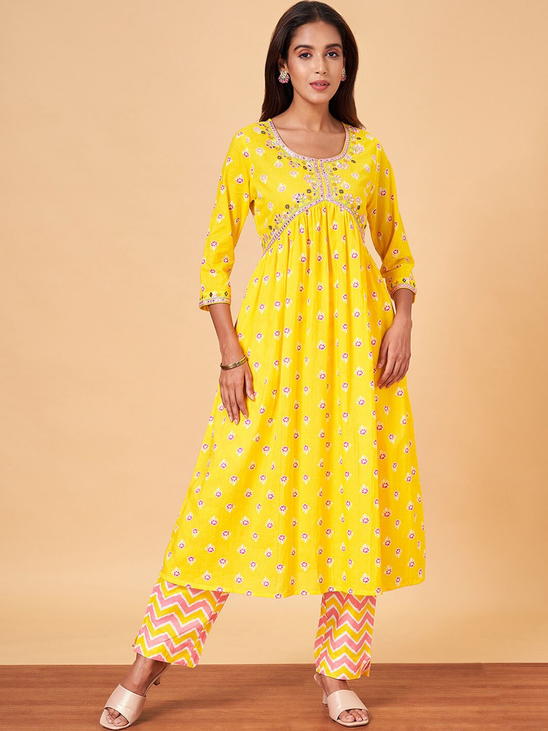 YU by Pantaloons Floral Printed Mirror Work Pure Cotton Empire Kurta With Palazzos, Yellow
YU by Pantaloons Floral Printed Mirror Work Pure Cotton Empire Kurta With Palazzos, Yellow
