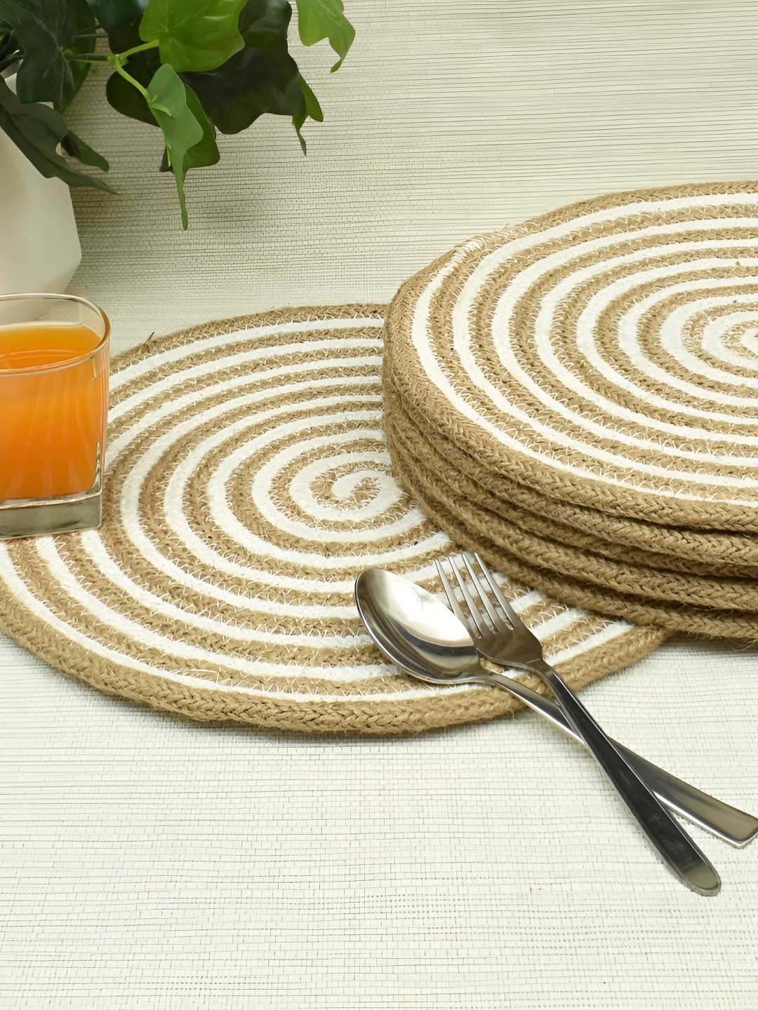 HOMADORN 2 Pieces Brown & White Self Design Pure Cotton Round Reversible Table Placemats
HOMADORN 2 Pieces Brown & White Self Design Pure Cotton Round Reversible Table Placemats